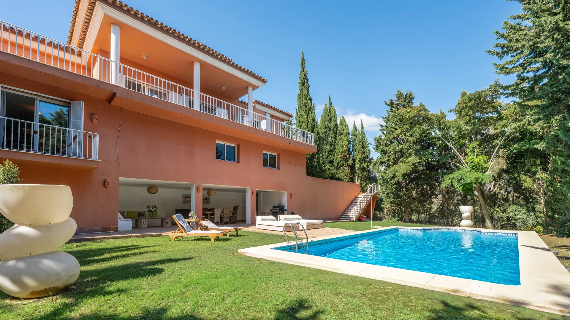 Zona B, villa de 5 dormitorios en venta