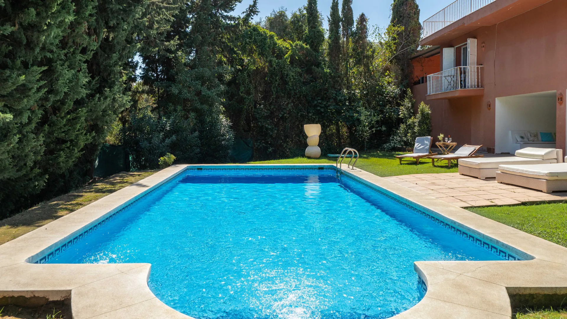 Zona B, villa de 5 dormitorios en venta