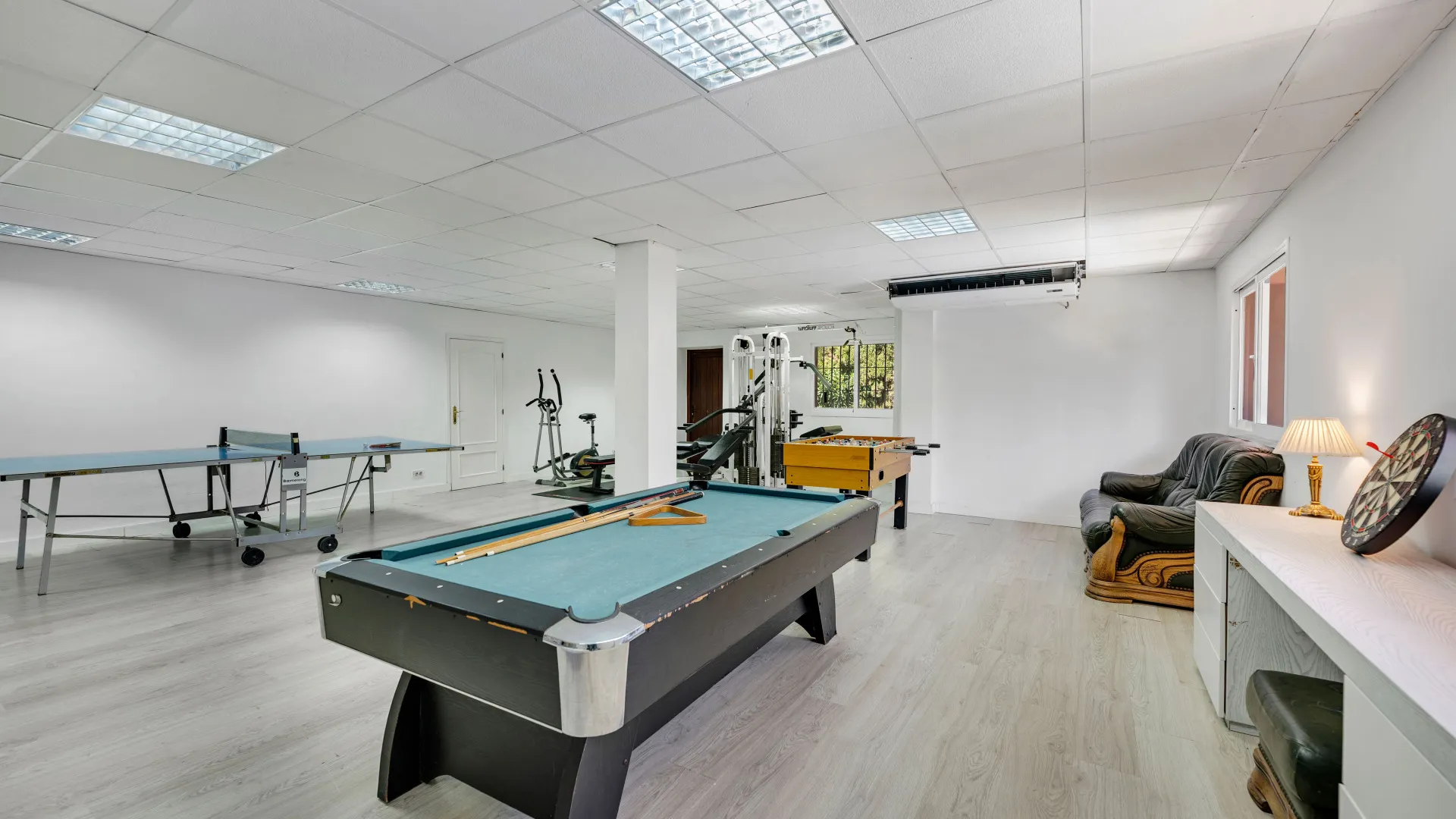 Zona B, villa de 5 dormitorios en venta