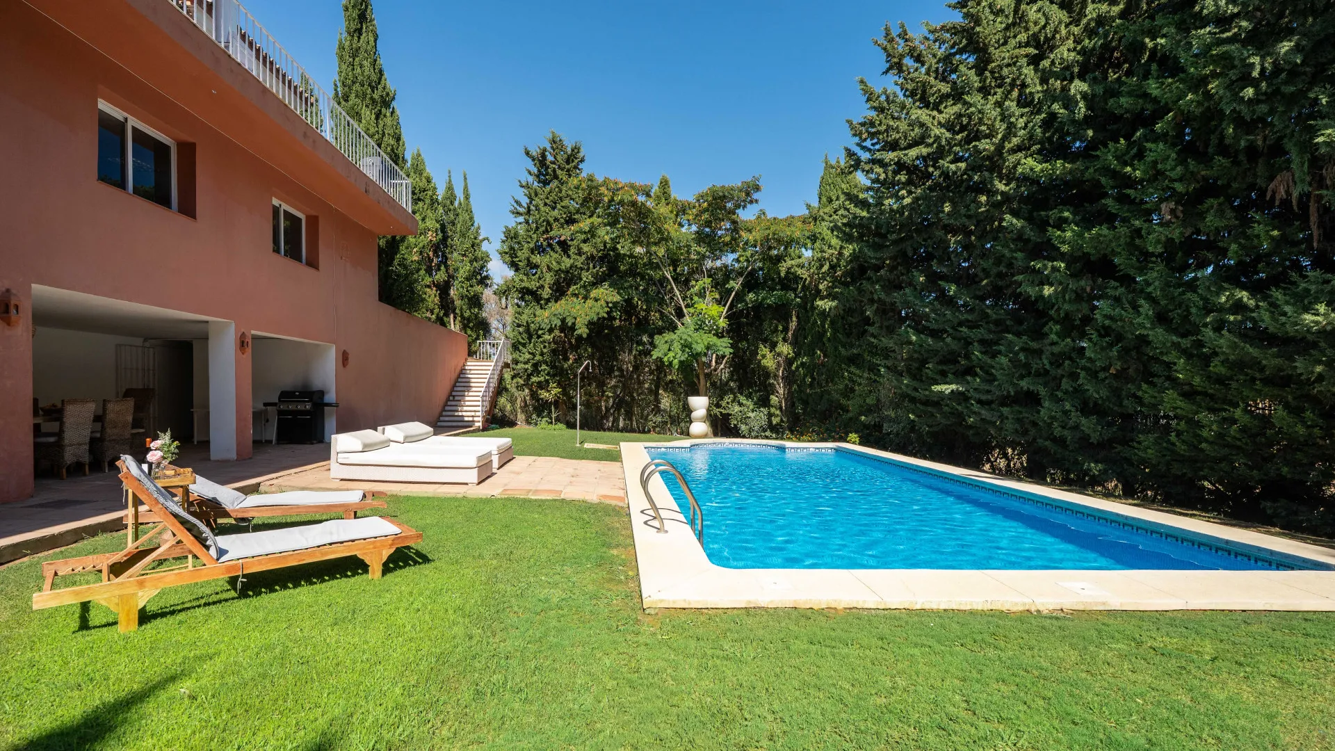 Zona B, villa de 5 dormitorios en venta