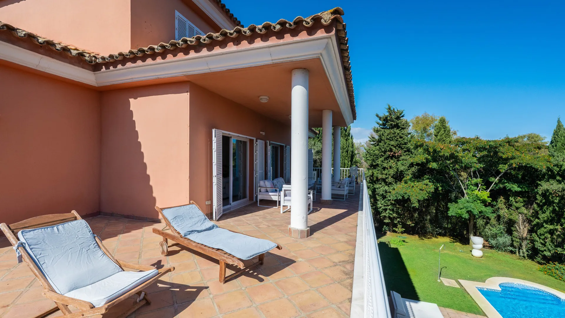 Zona B, villa de 5 dormitorios en venta