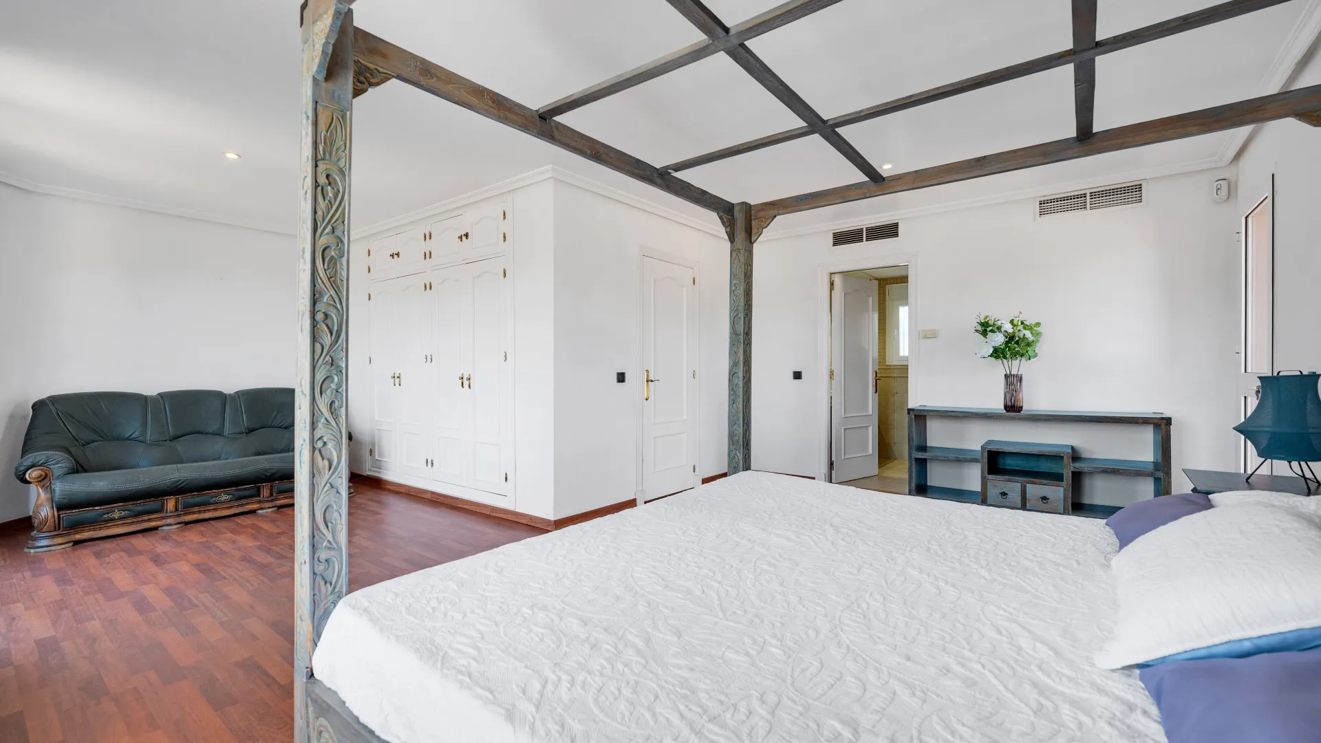 Zona B, villa de 5 dormitorios en venta