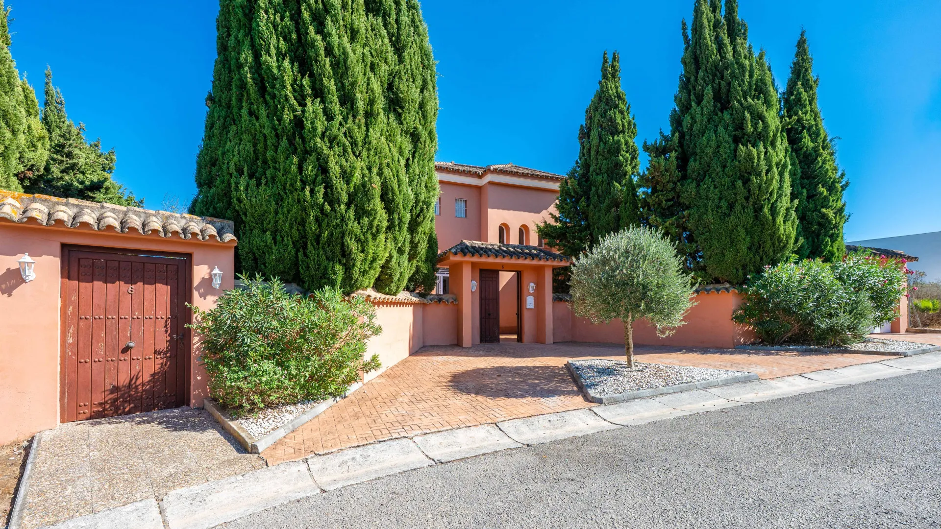 Zona B, villa de 5 dormitorios en venta