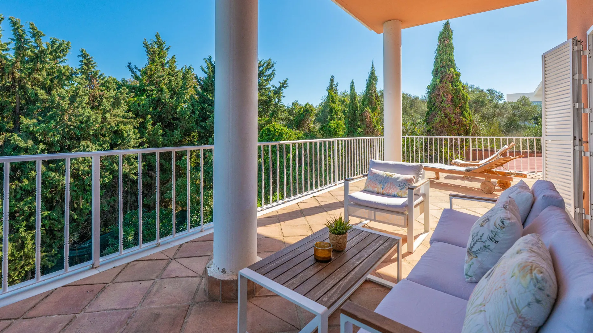 Zona B, villa de 5 dormitorios en venta