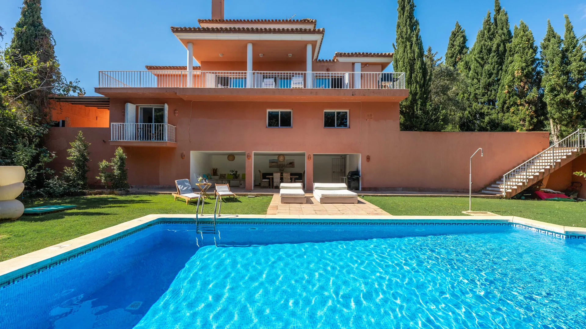 Zona B, villa de 5 dormitorios en venta