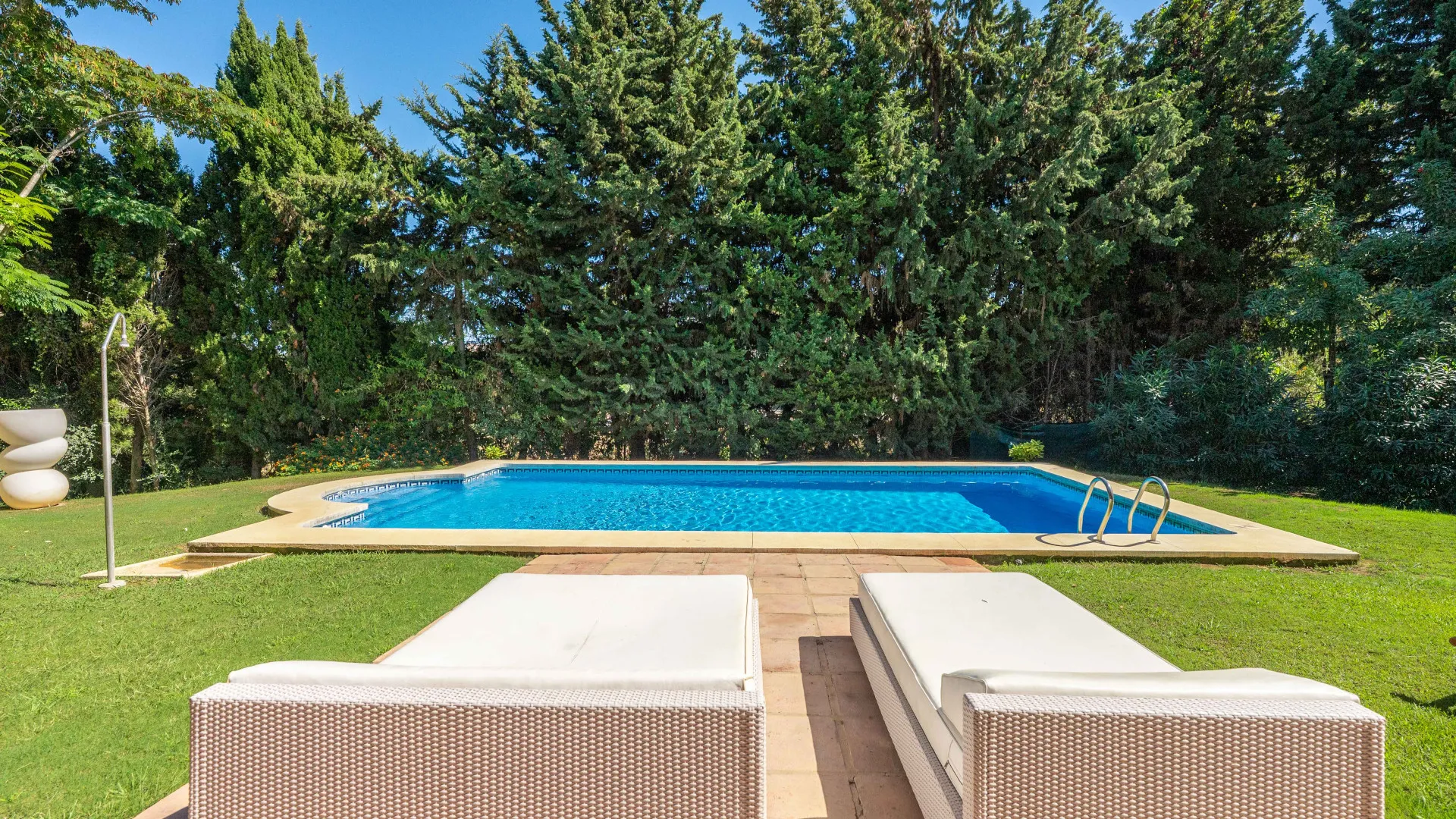 Zona B, villa de 5 dormitorios en venta
