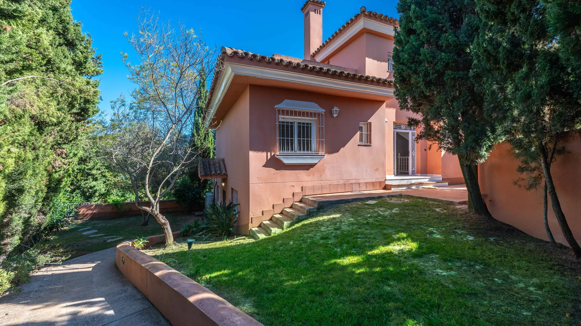 Zona B, villa de 5 dormitorios en venta