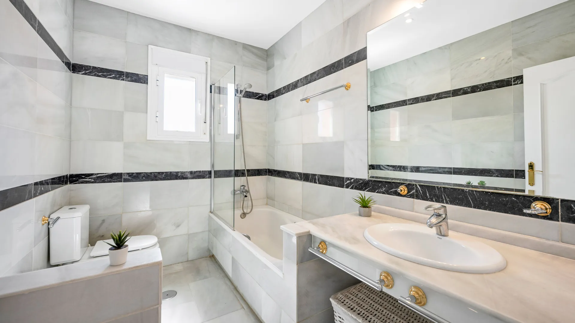 Zona B, villa de 5 dormitorios en venta