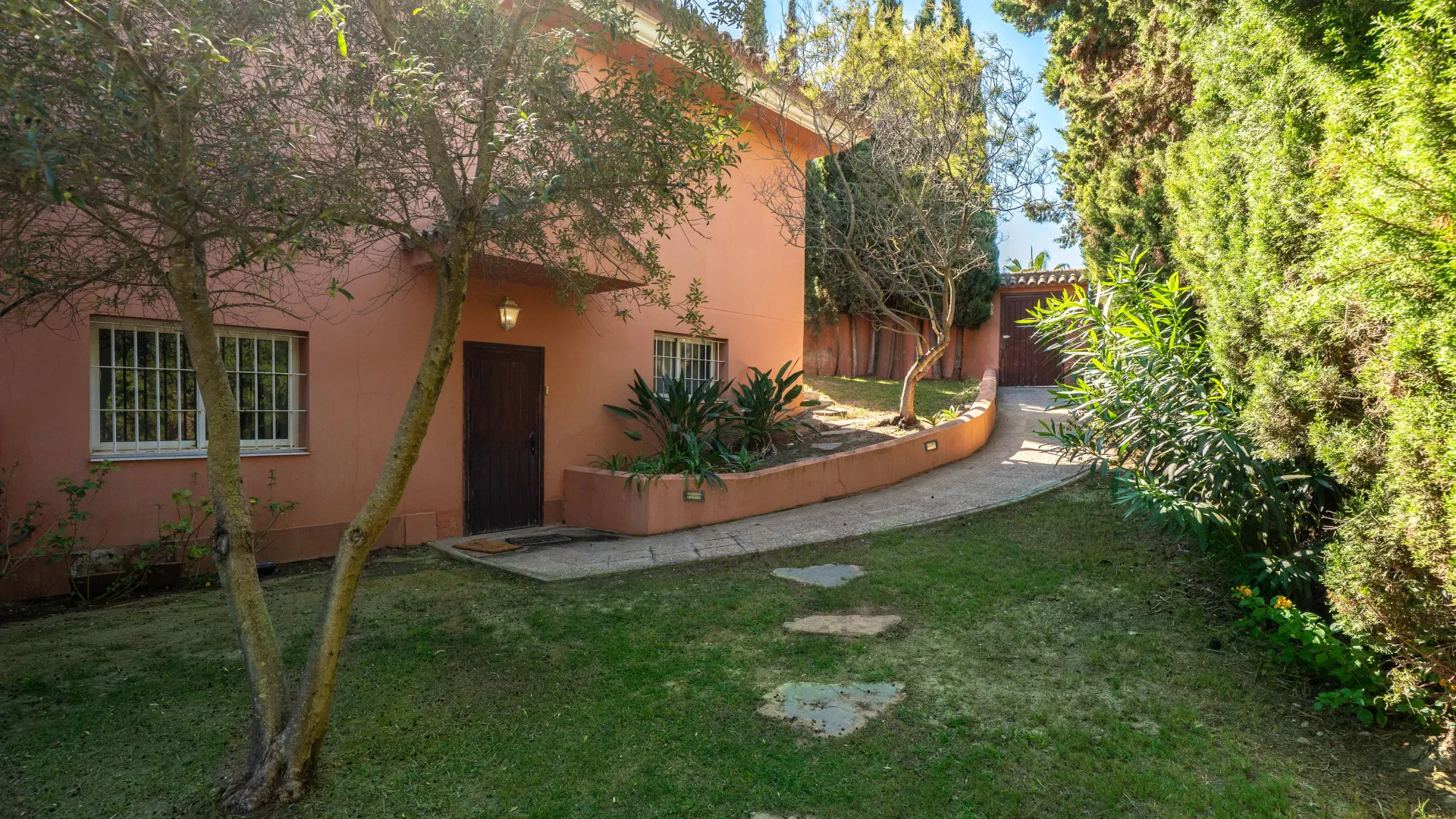 Zona B, villa de 5 dormitorios en venta