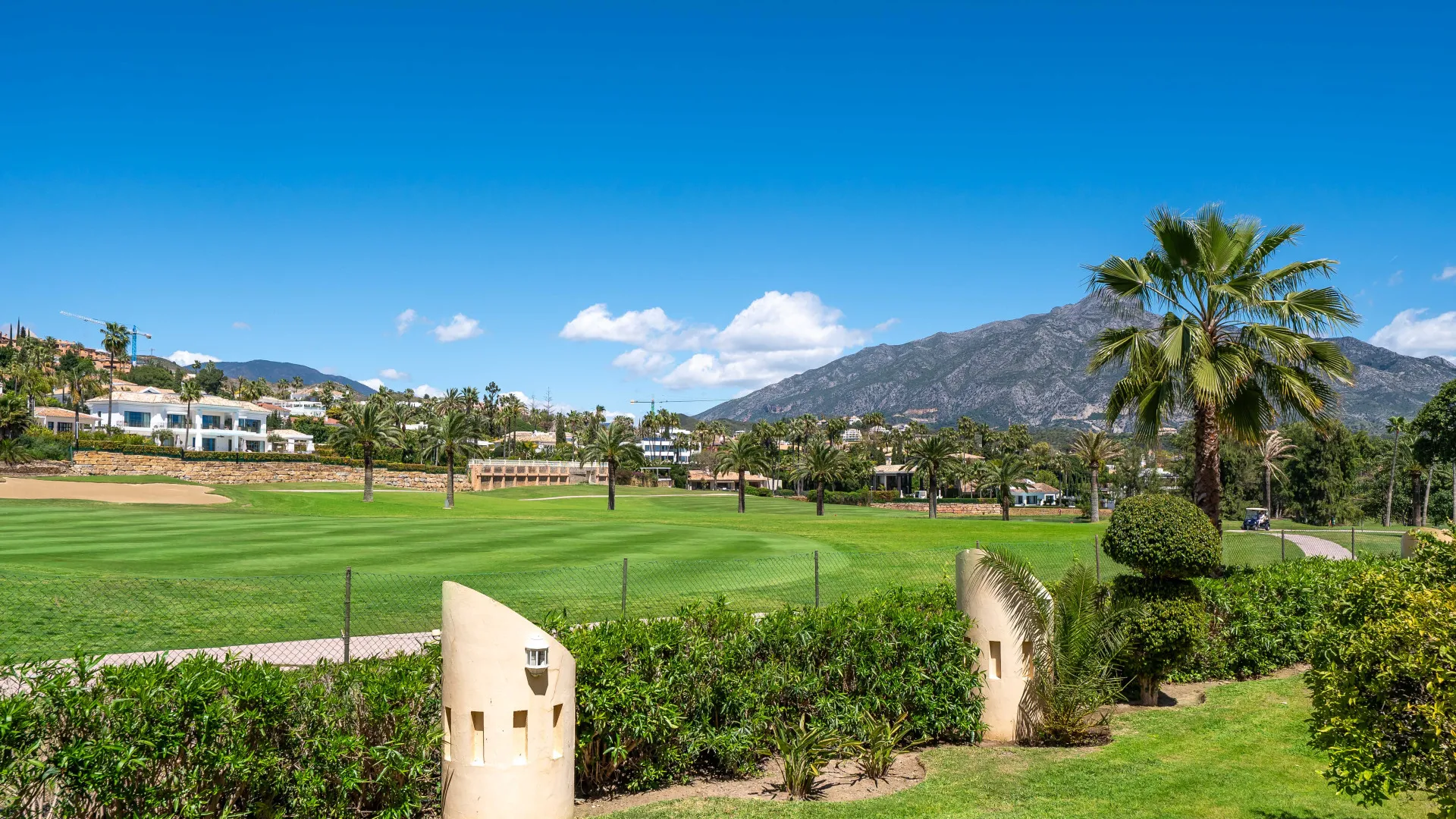 Ground floor apartment with 4 bedrooms for sale in Country Club Las Brisas