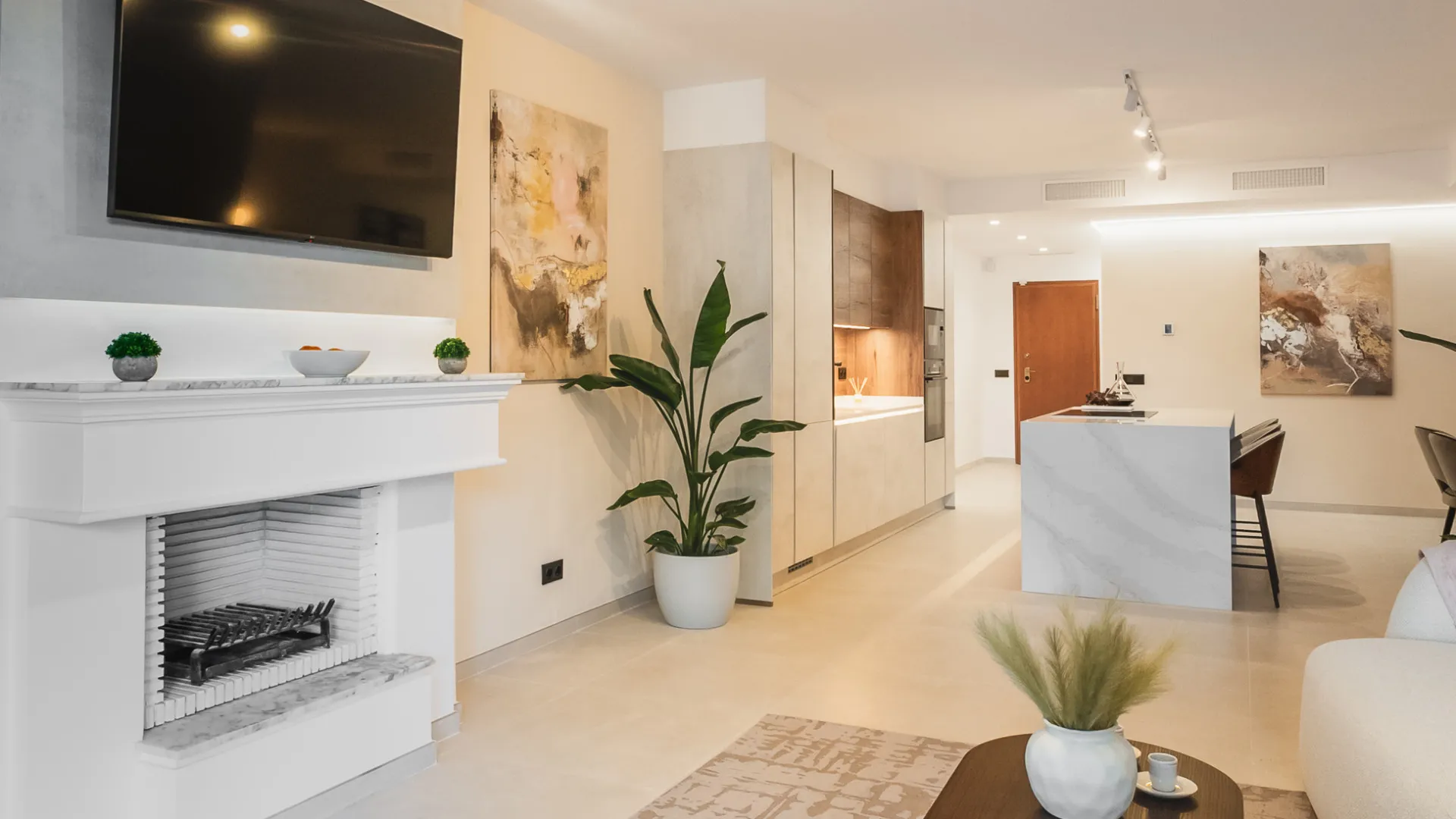 Ground floor apartment with 4 bedrooms for sale in Country Club Las Brisas