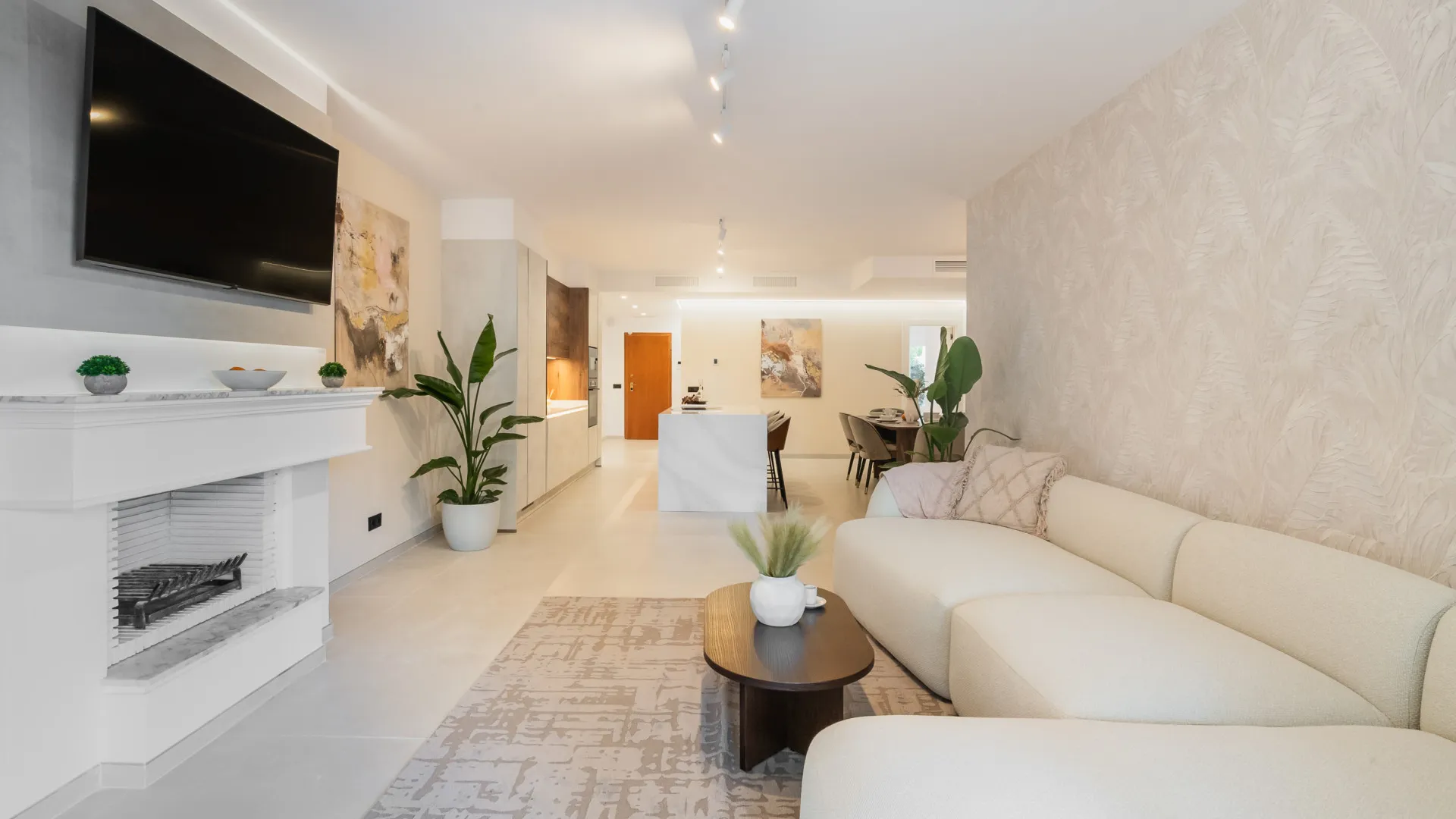 Ground floor apartment with 4 bedrooms for sale in Country Club Las Brisas