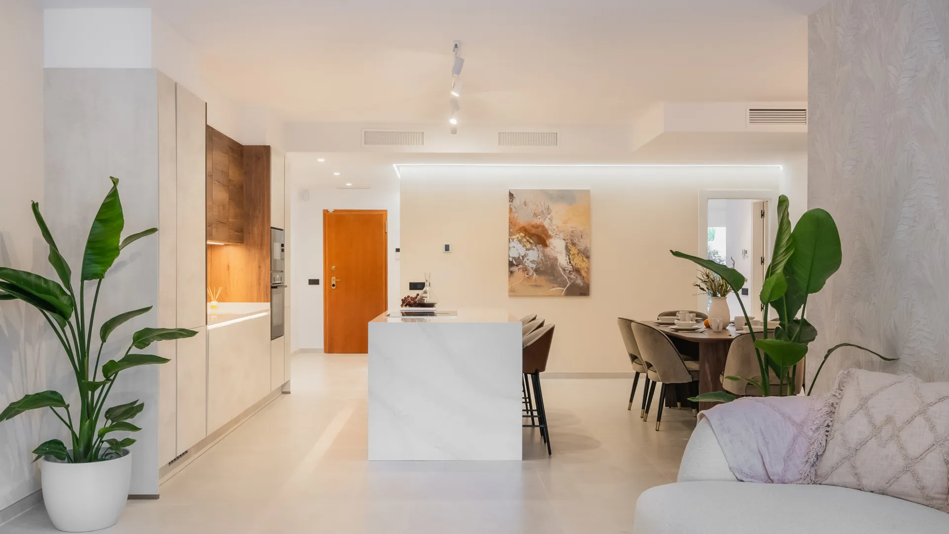 Ground floor apartment with 4 bedrooms for sale in Country Club Las Brisas
