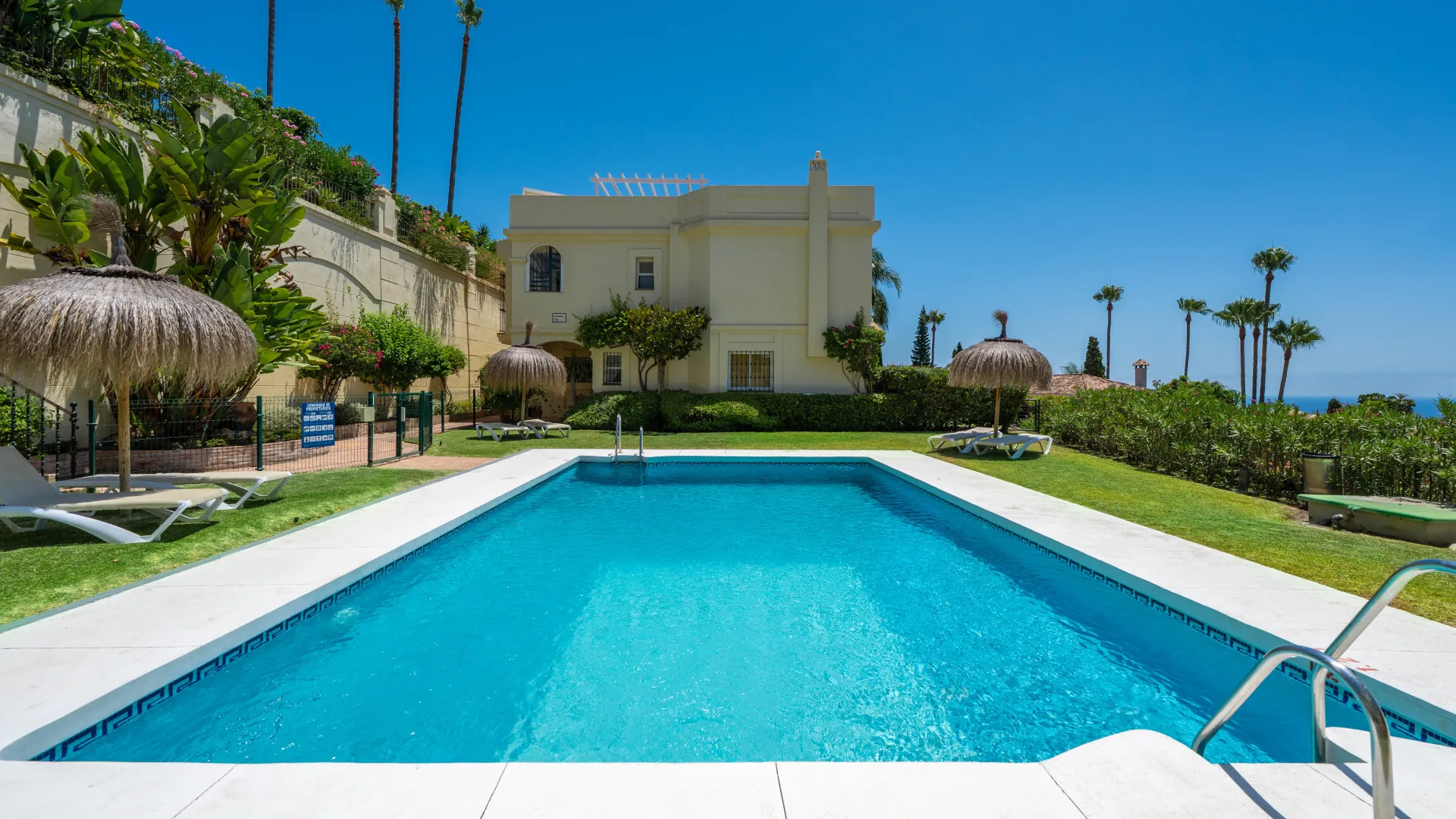 For sale town house in La Quinta Hills