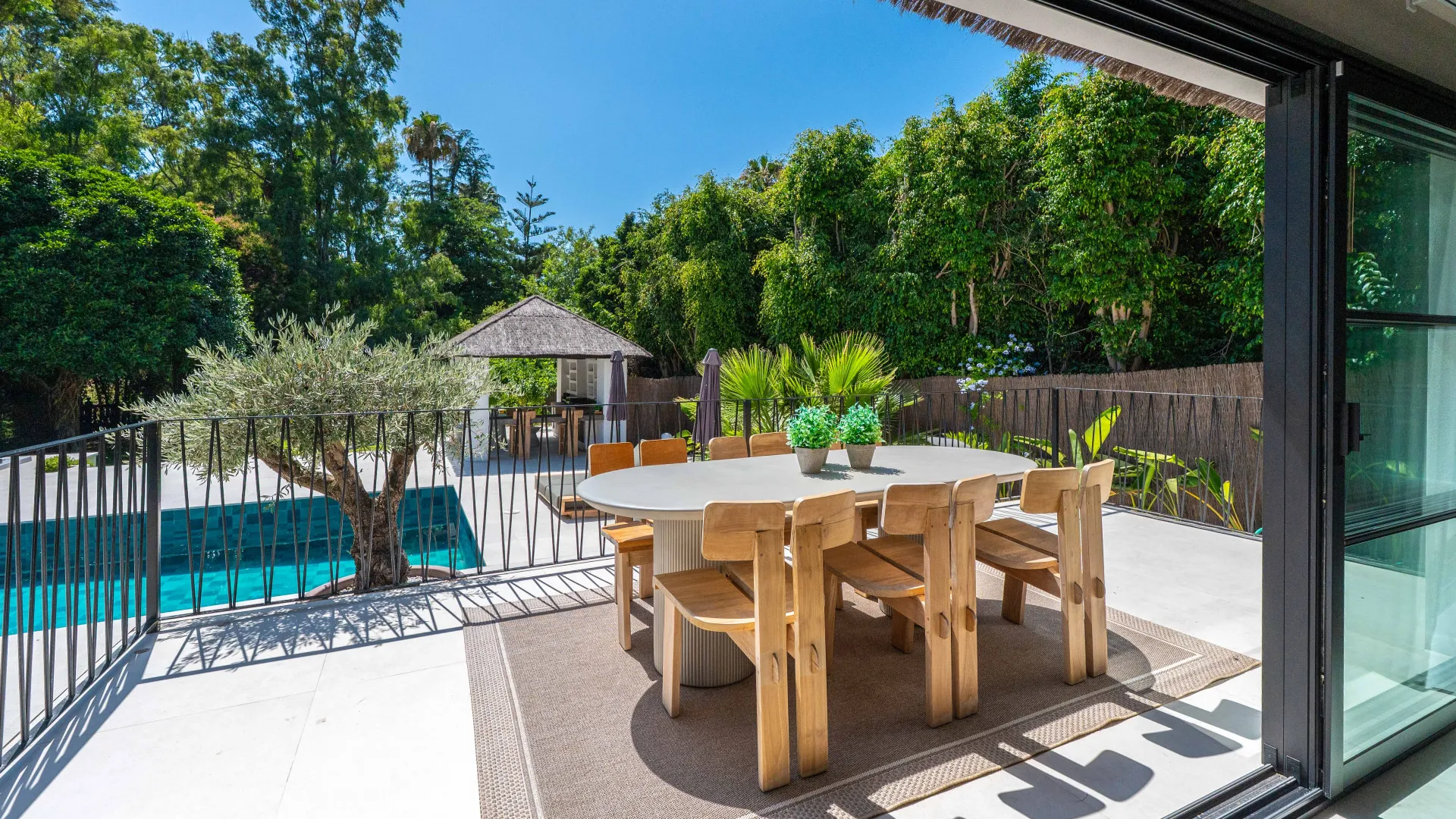 5 bedrooms villa in Nueva Andalucia for sale