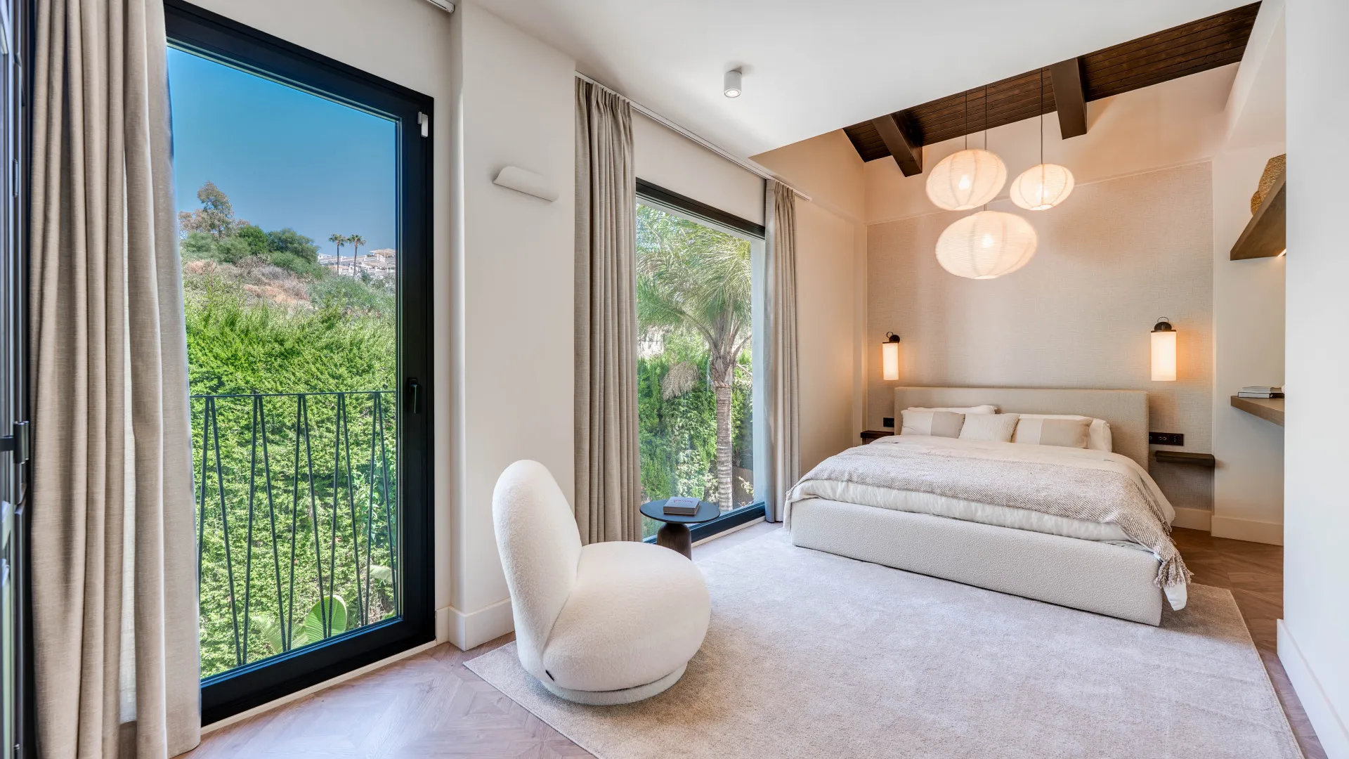 5 bedrooms villa in Nueva Andalucia for sale