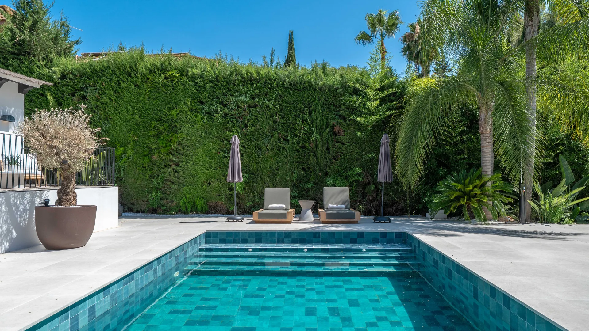 5 bedrooms villa in Nueva Andalucia for sale