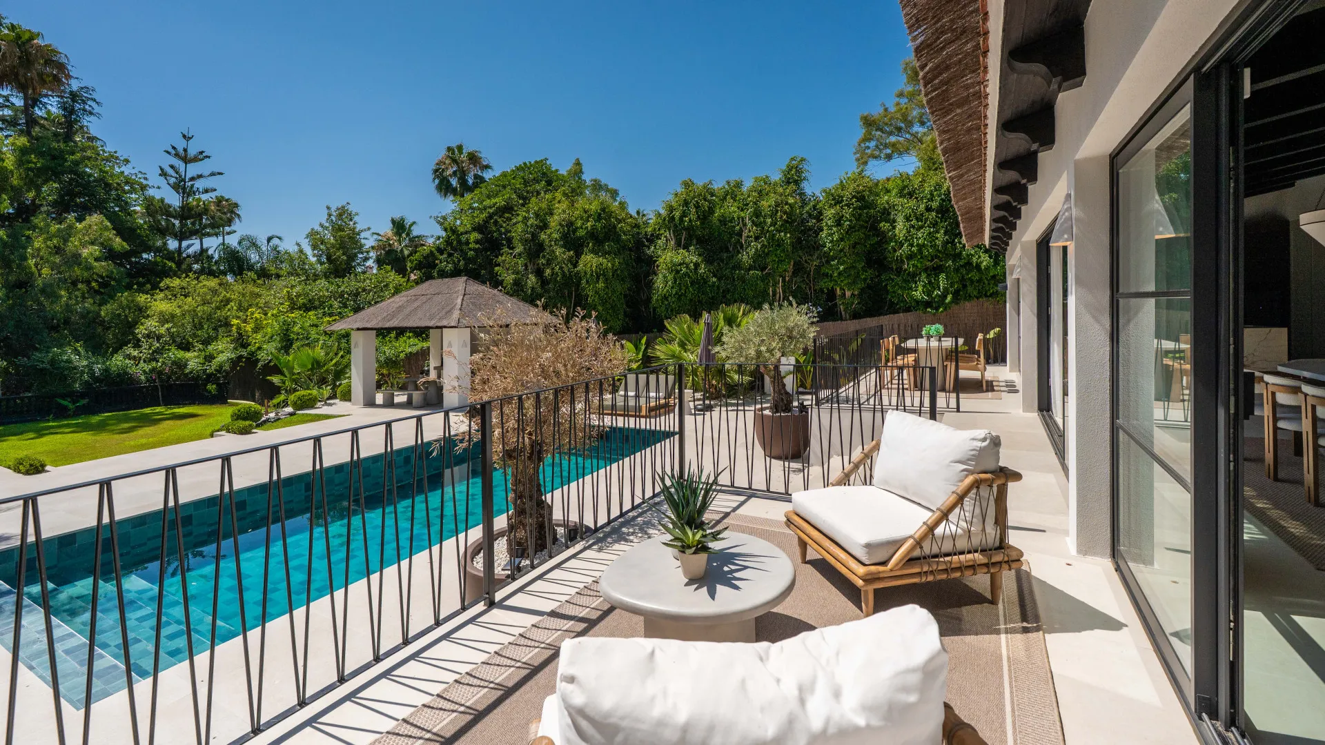 5 bedrooms villa in Nueva Andalucia for sale