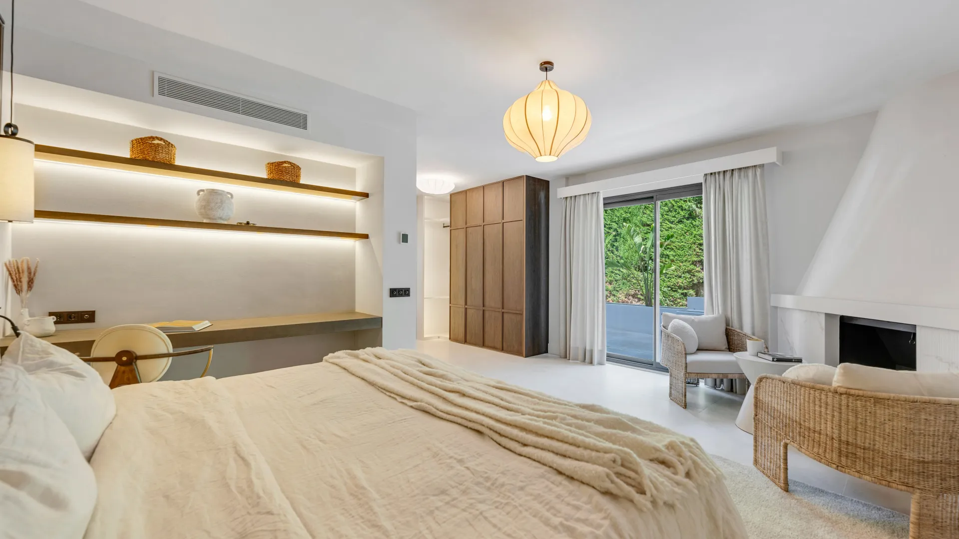 5 bedrooms villa in Nueva Andalucia for sale