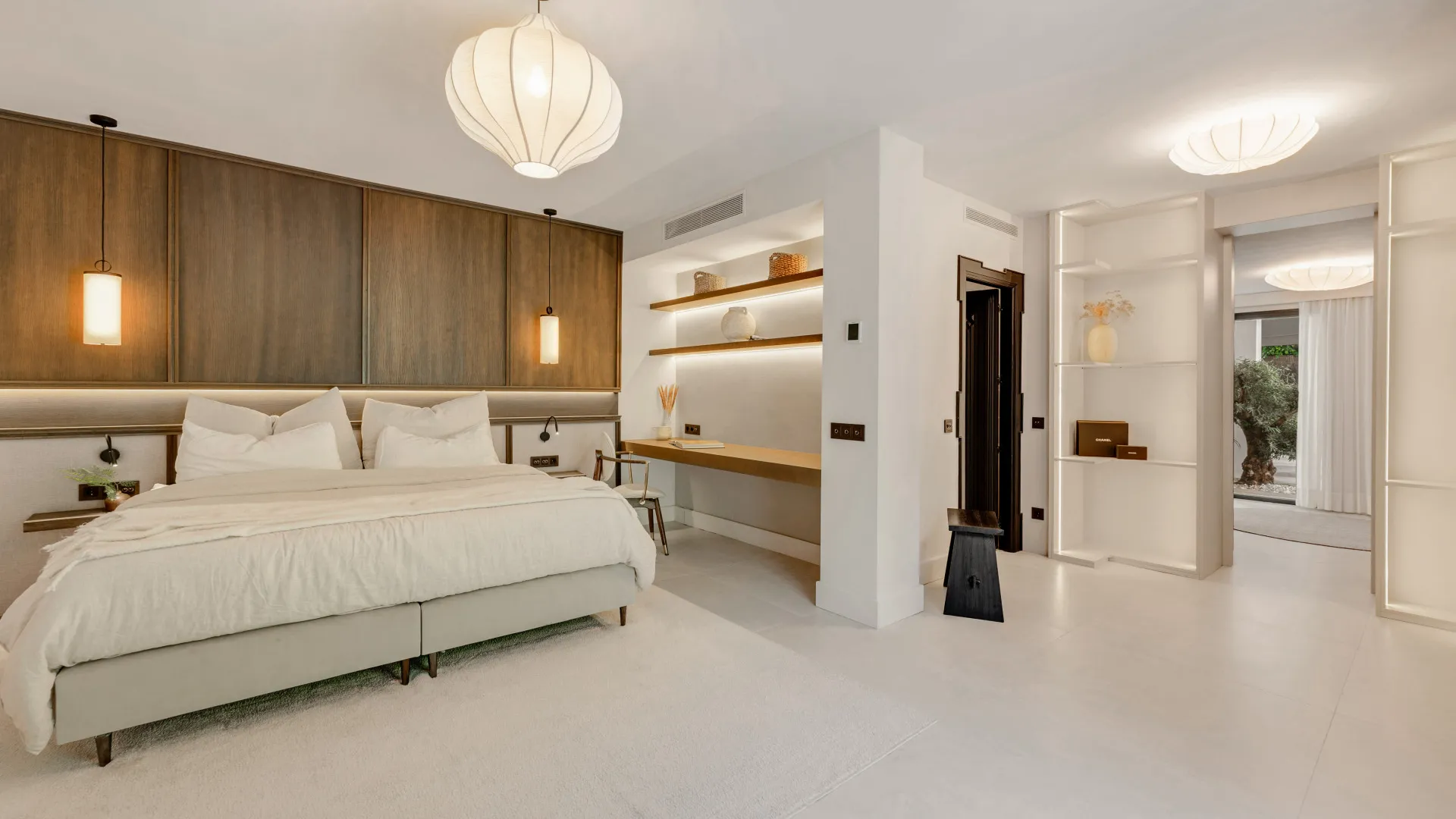 5 bedrooms villa in Nueva Andalucia for sale