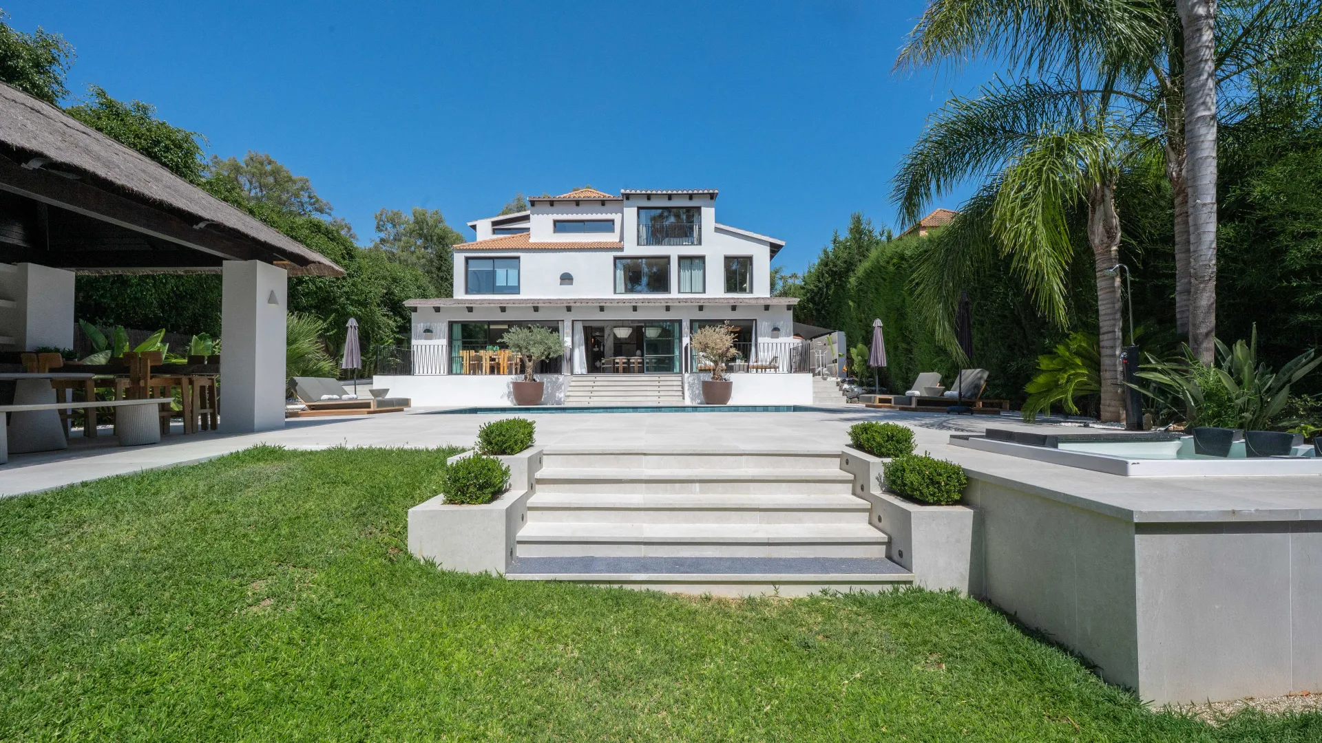 5 bedrooms villa in Nueva Andalucia for sale