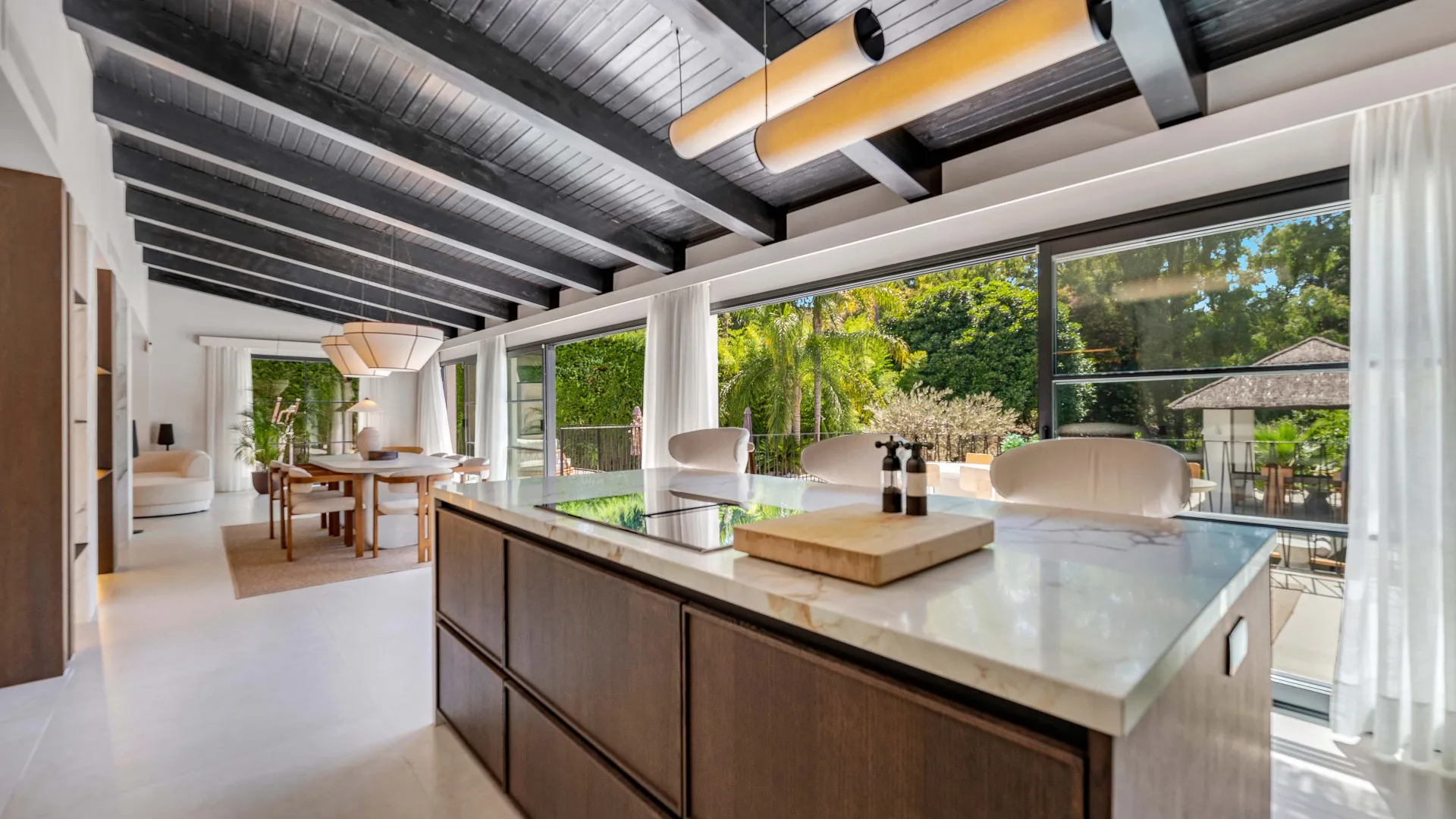 5 bedrooms villa in Nueva Andalucia for sale