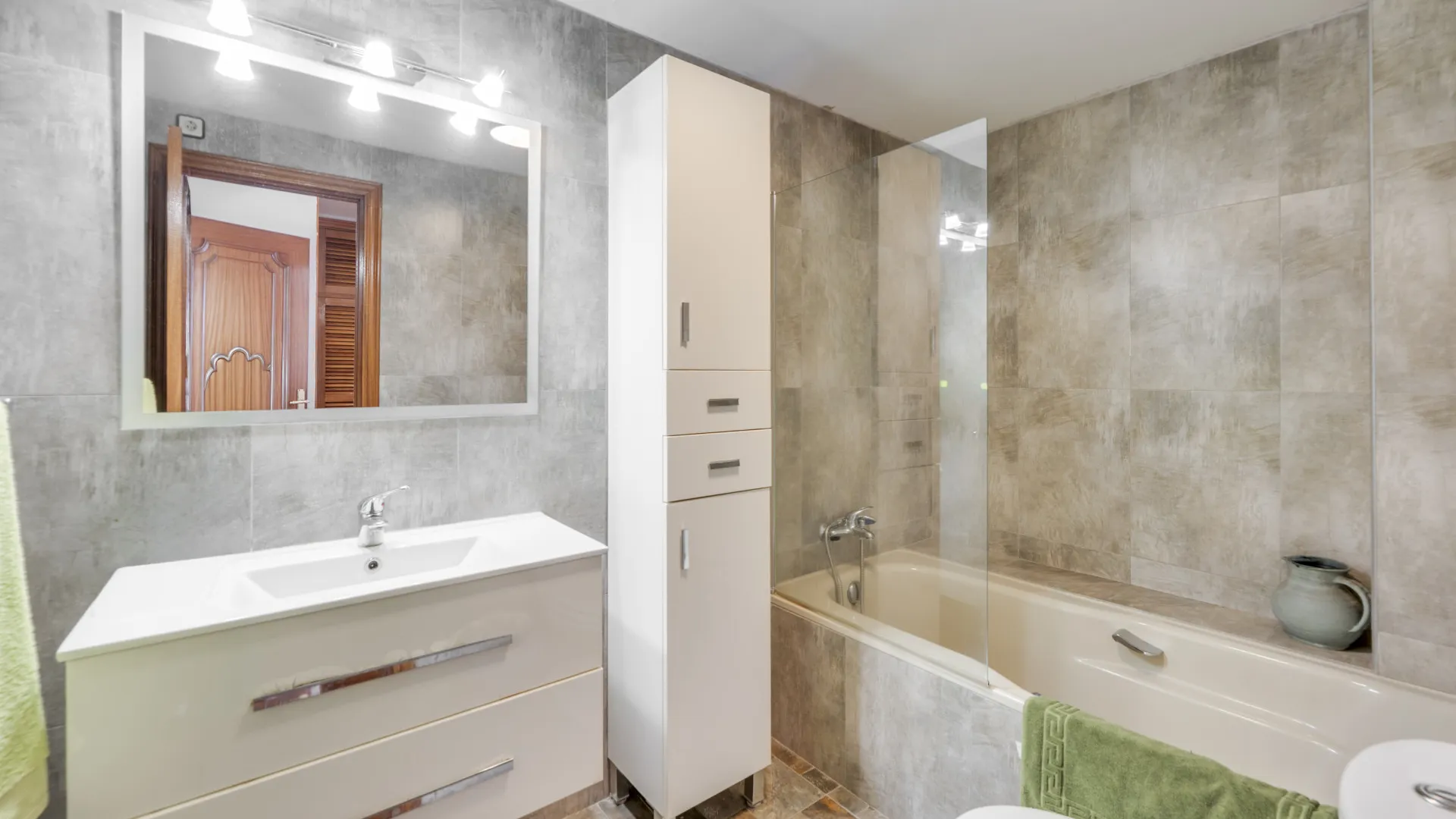 Apartment for sale in Estepona Town