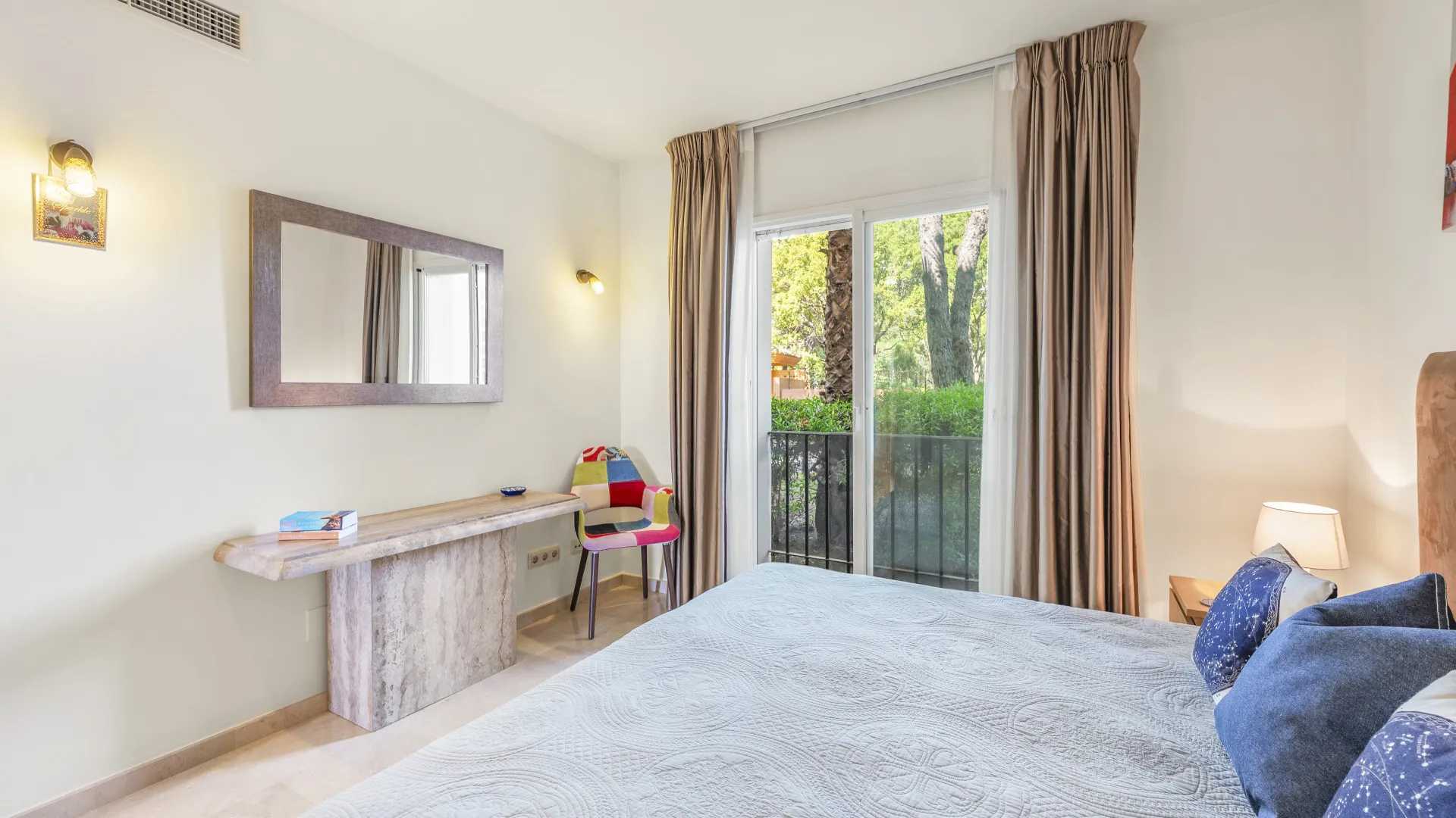 Se vende apartamento planta baja con 3 dormitorios en Altos de La Quinta