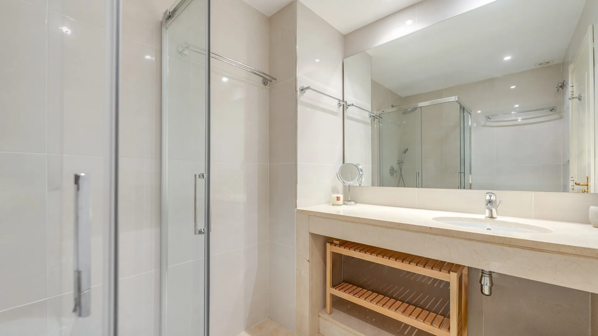 Se vende apartamento planta baja con 3 dormitorios en Altos de La Quinta