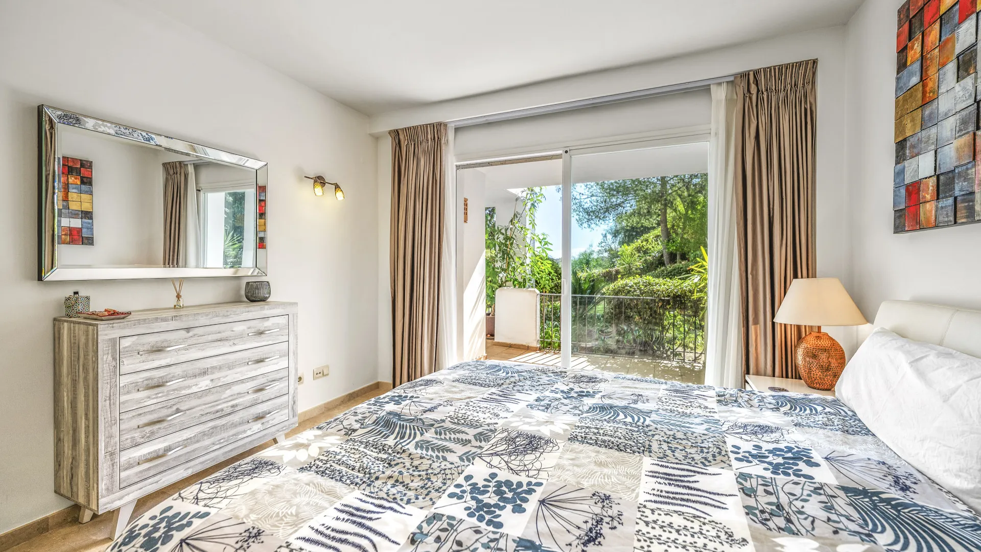 Se vende apartamento planta baja con 3 dormitorios en Altos de La Quinta