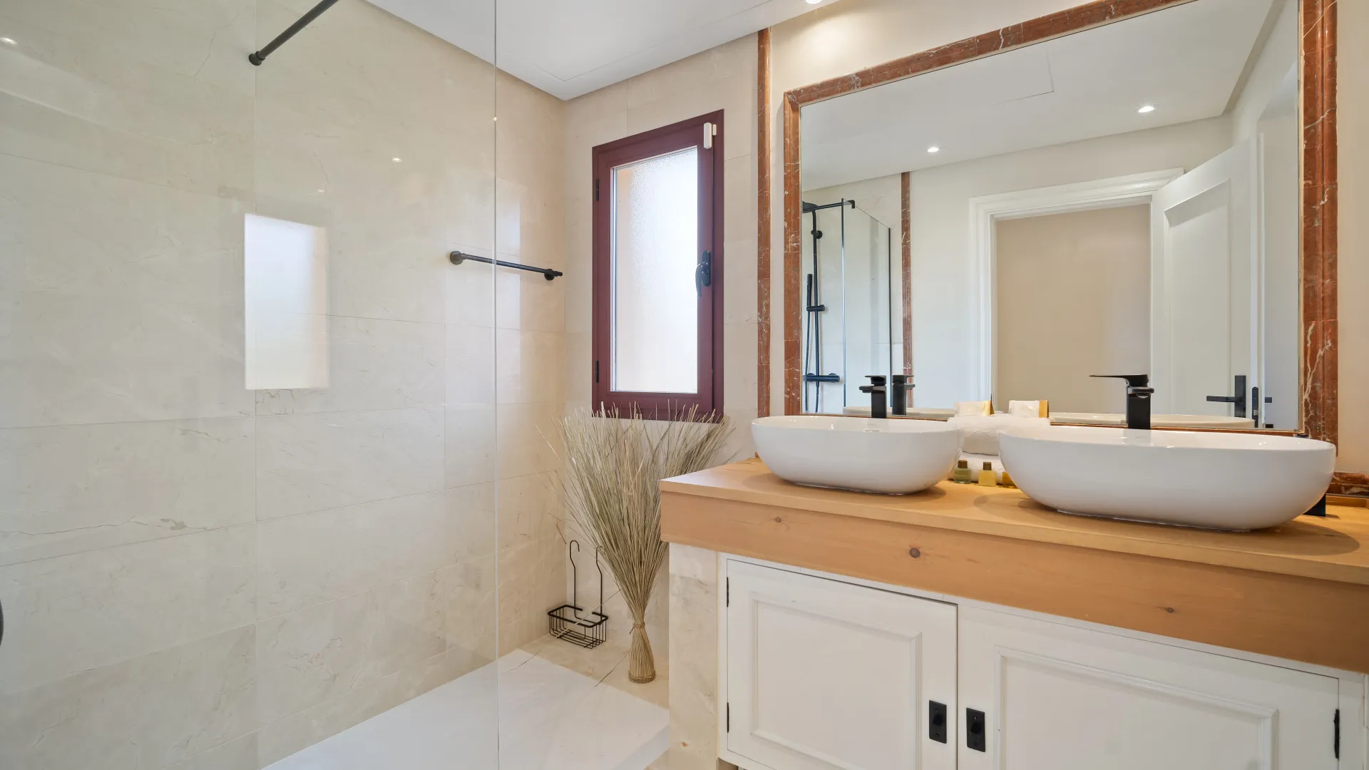 Villa pareada con 5 dormitorios en venta en Marbella - Puerto Banus