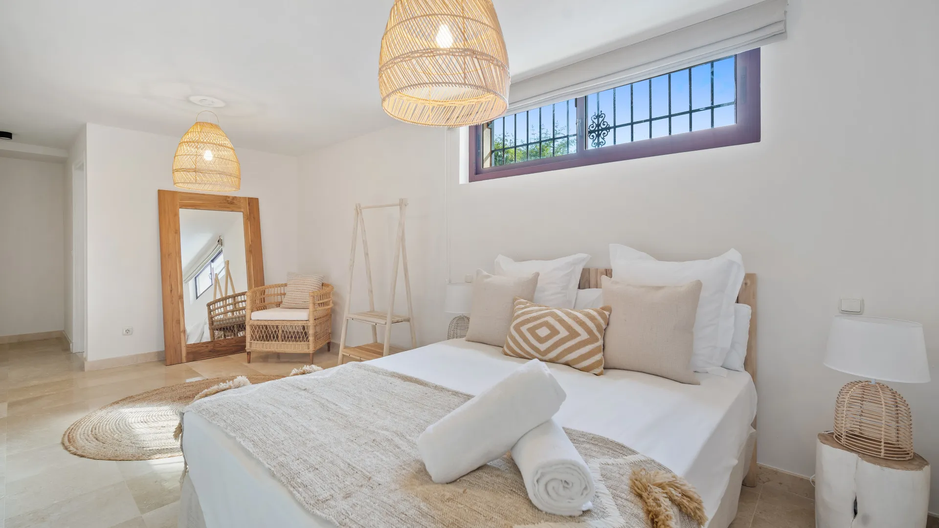 Villa pareada con 5 dormitorios en venta en Marbella - Puerto Banus