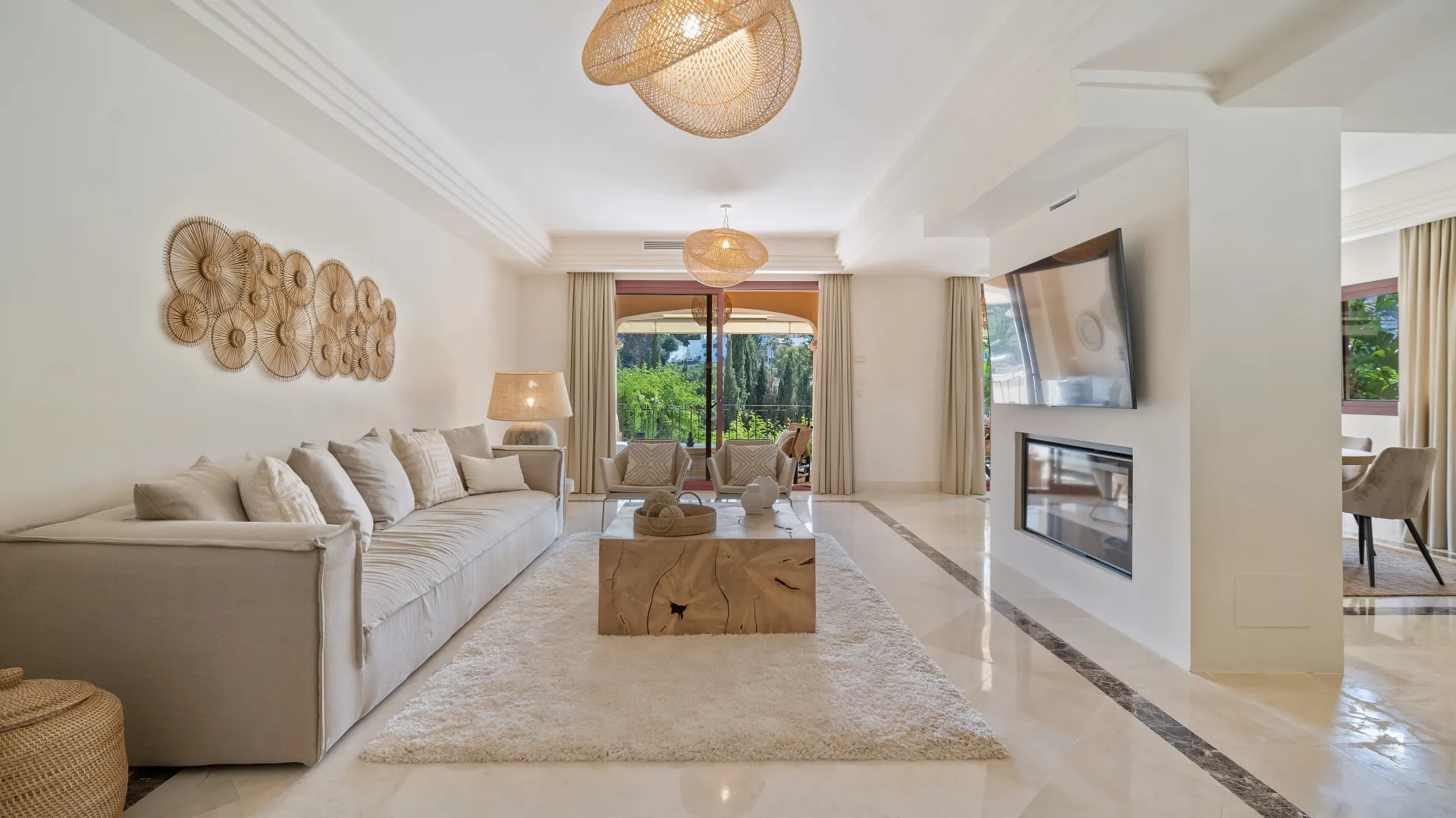 Villa pareada con 5 dormitorios en venta en Marbella - Puerto Banus