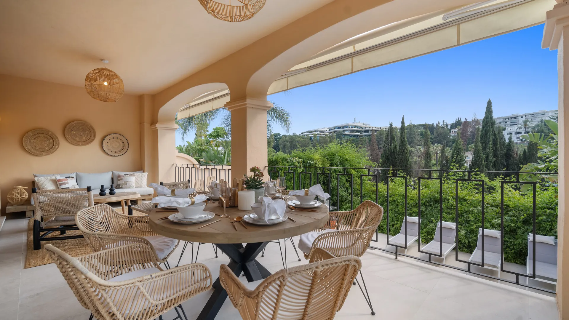 Villa pareada con 5 dormitorios en venta en Marbella - Puerto Banus