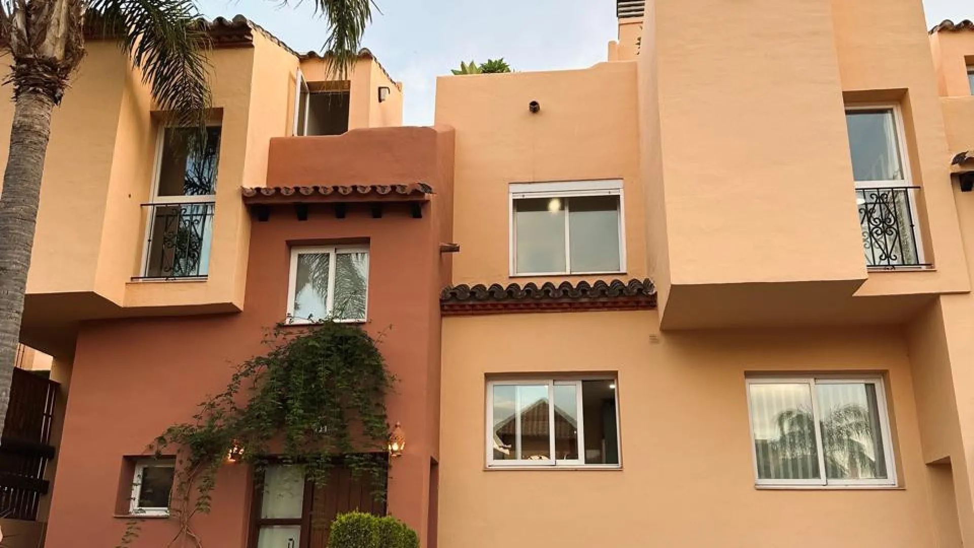 Se vende adosado con 3 dormitorios en Condes de Iza