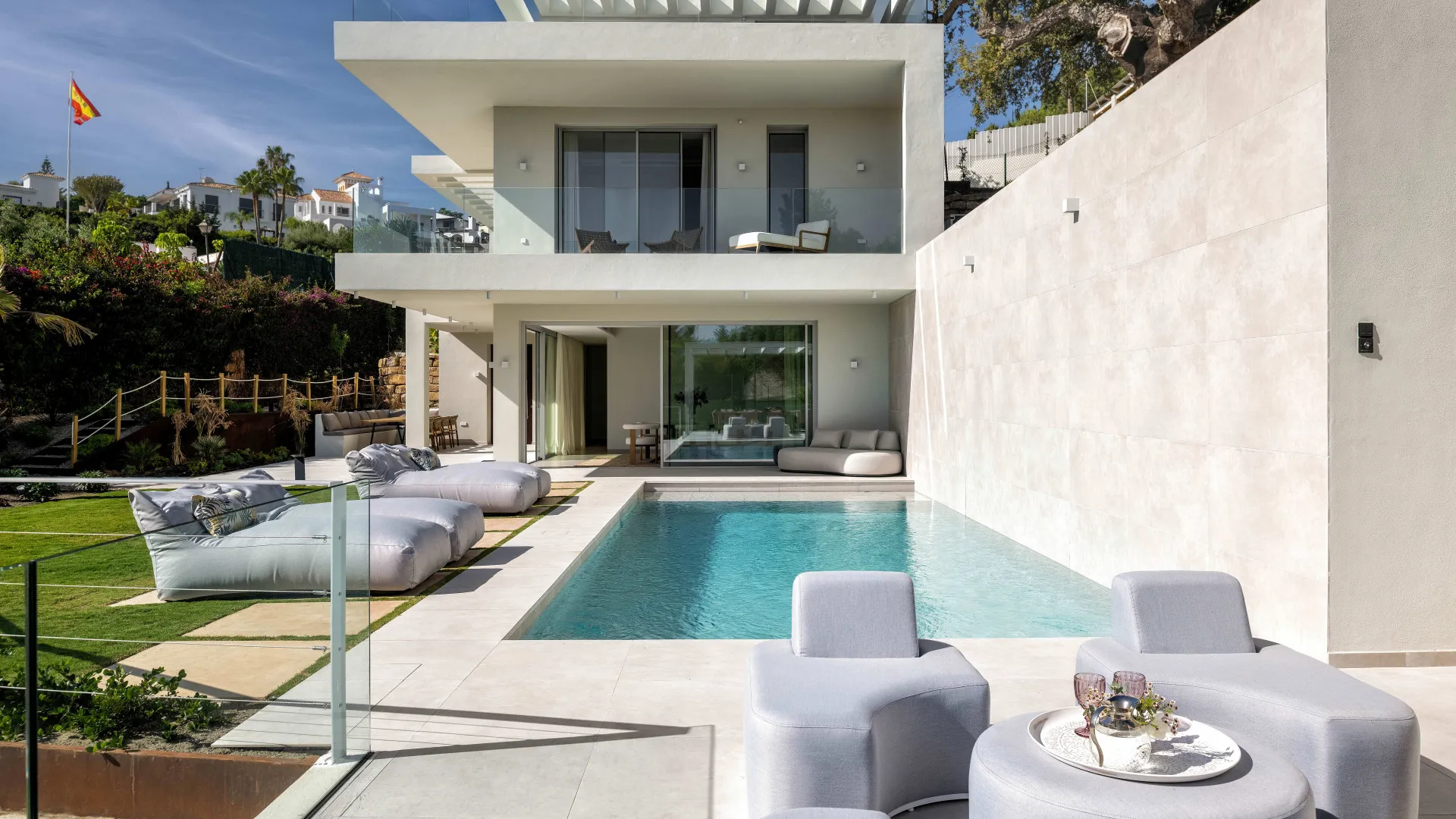 5 bedrooms villa in Parque Elviria for sale