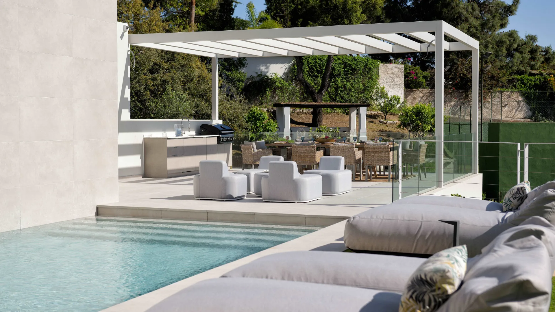 5 bedrooms villa in Parque Elviria for sale