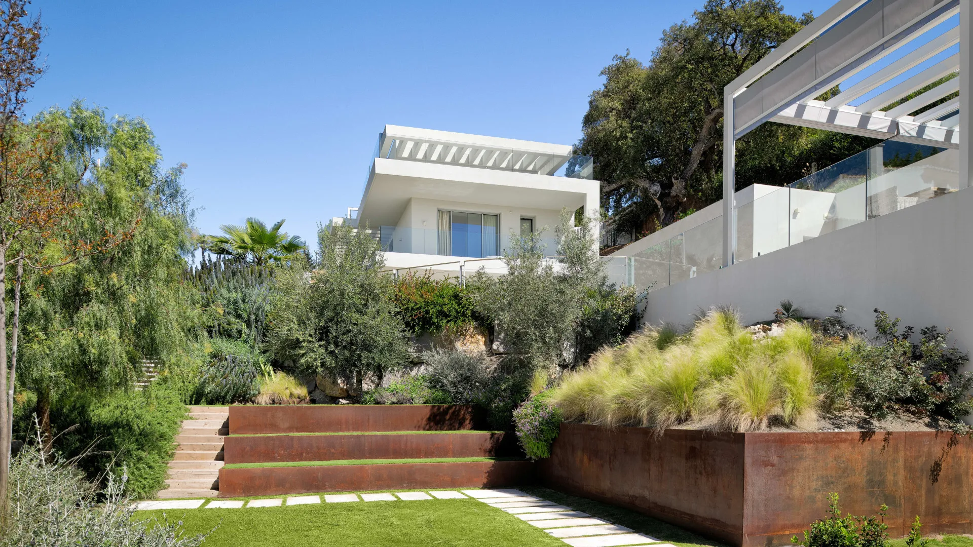 5 bedrooms villa in Parque Elviria for sale