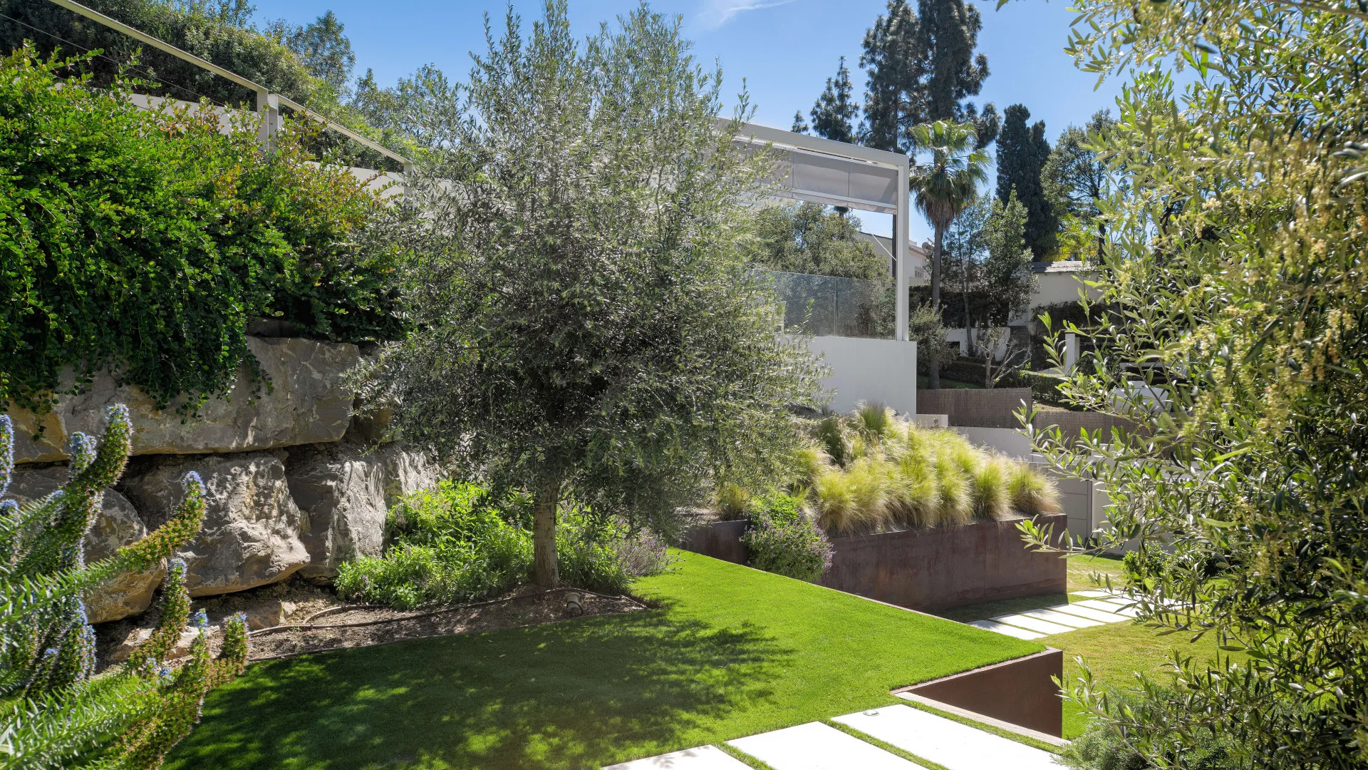 5 bedrooms villa in Parque Elviria for sale