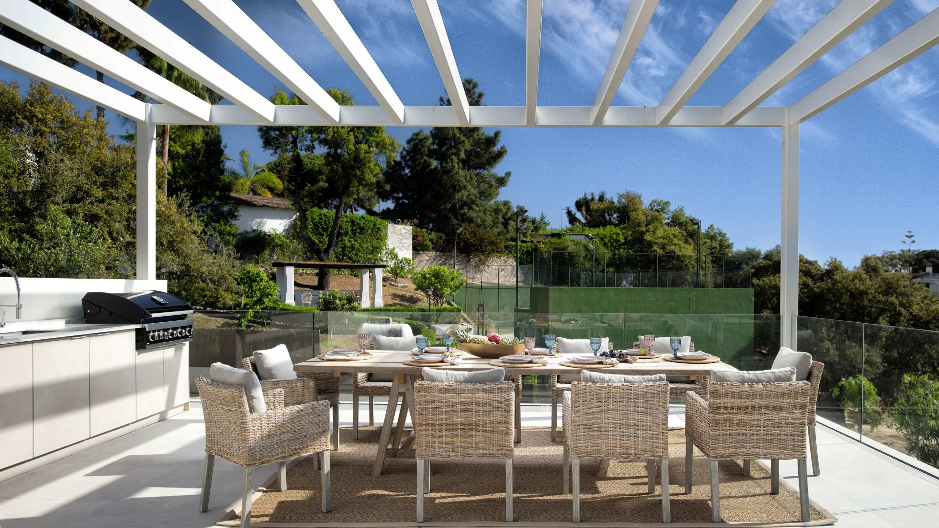 5 bedrooms villa in Parque Elviria for sale
