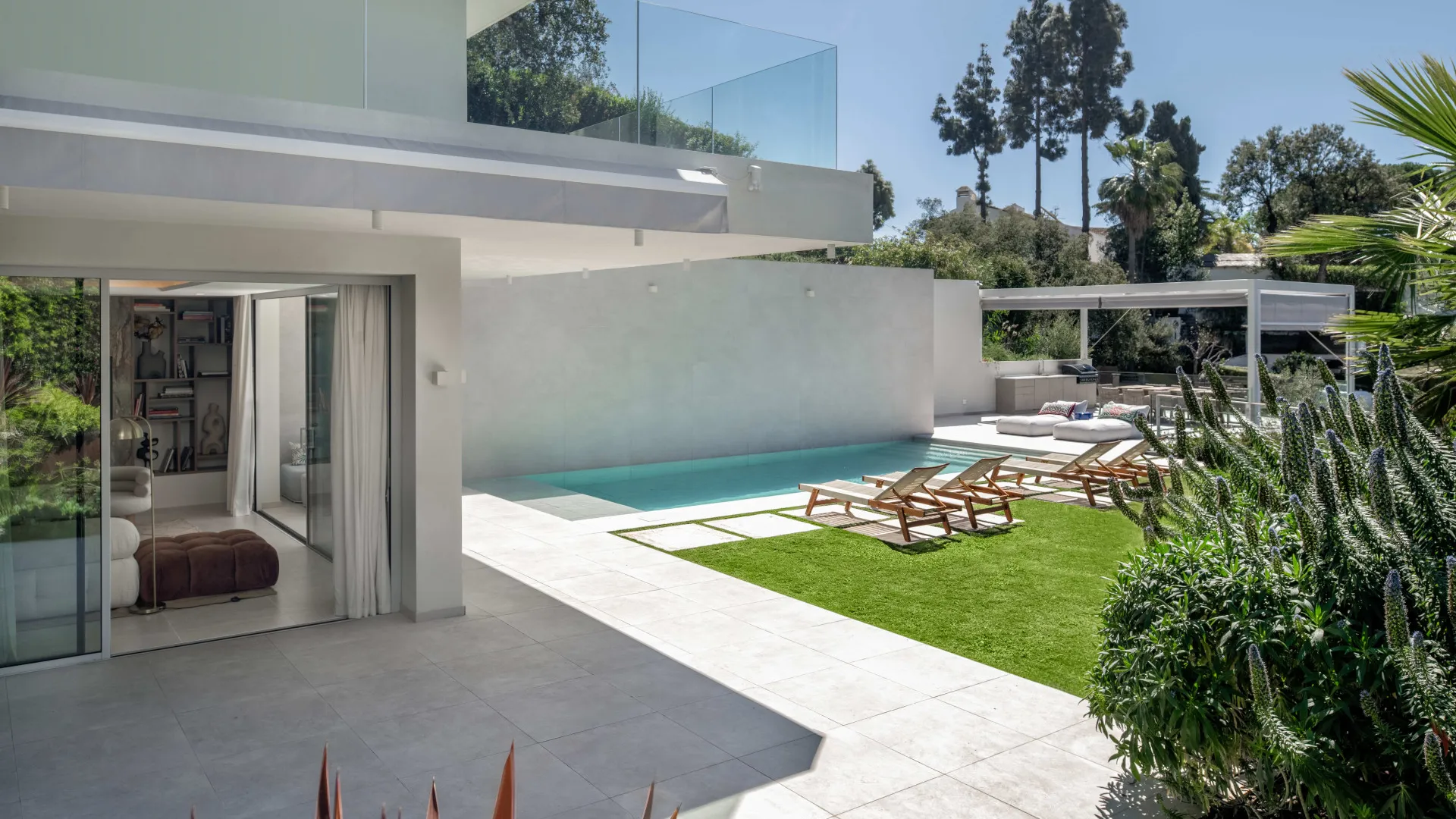 5 bedrooms villa in Parque Elviria for sale