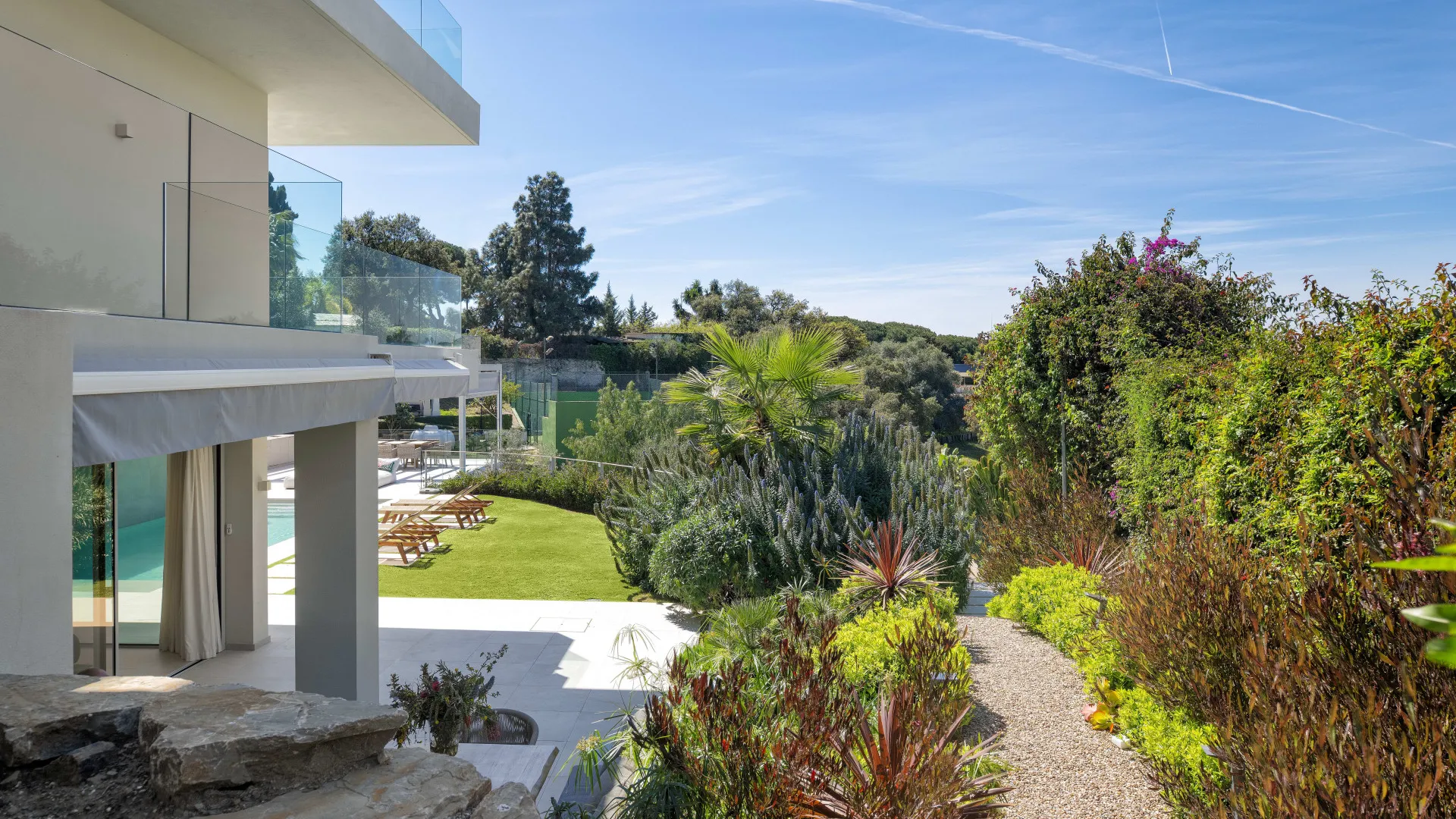 5 bedrooms villa in Parque Elviria for sale