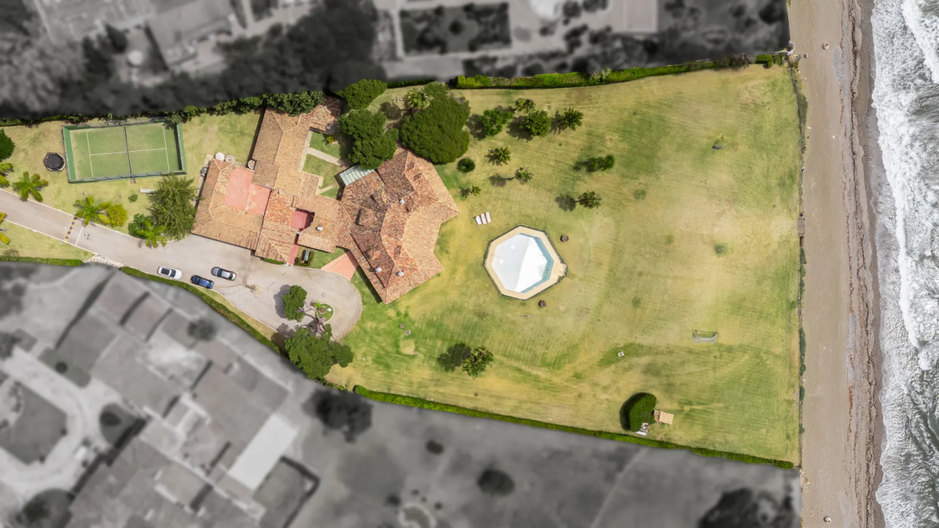Villa en venta de 4 dormitorios en Guadalmina Baja