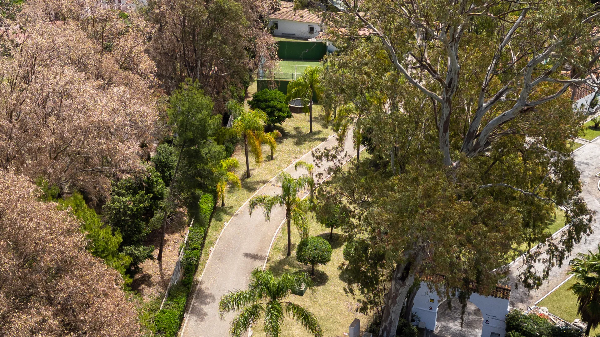 Villa en venta de 4 dormitorios en Guadalmina Baja