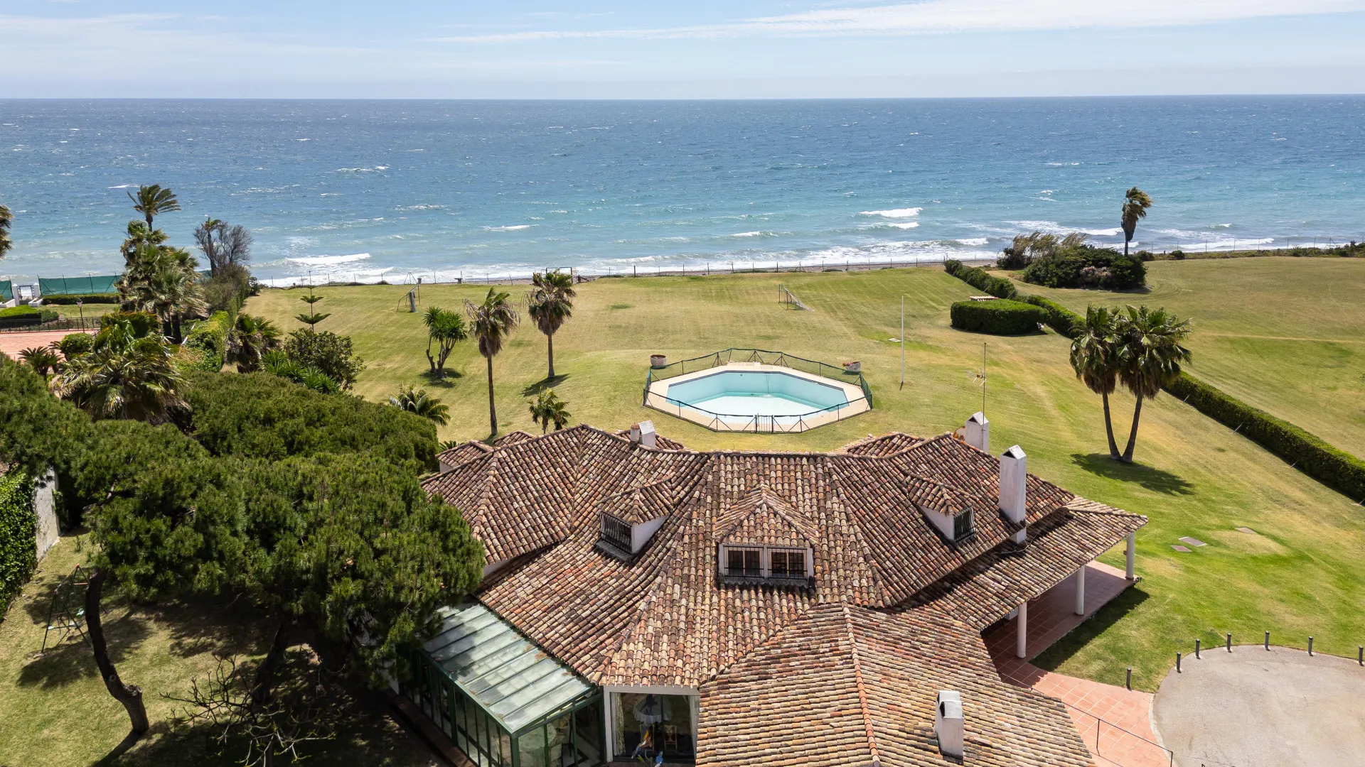 Villa en venta de 4 dormitorios en Guadalmina Baja