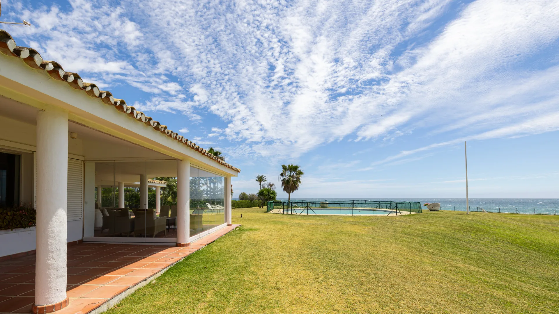 Villa en venta de 4 dormitorios en Guadalmina Baja