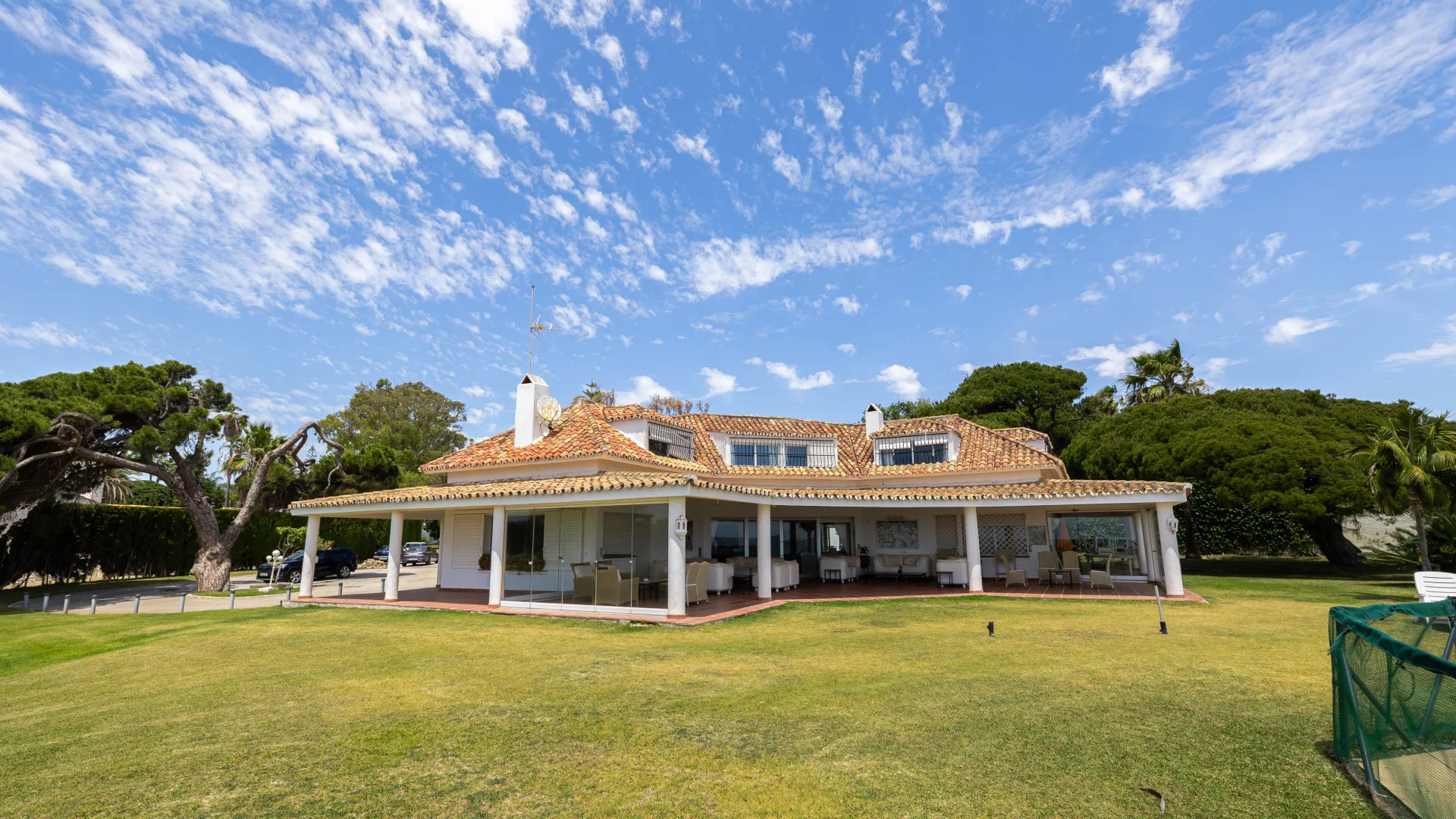 Villa en venta de 4 dormitorios en Guadalmina Baja