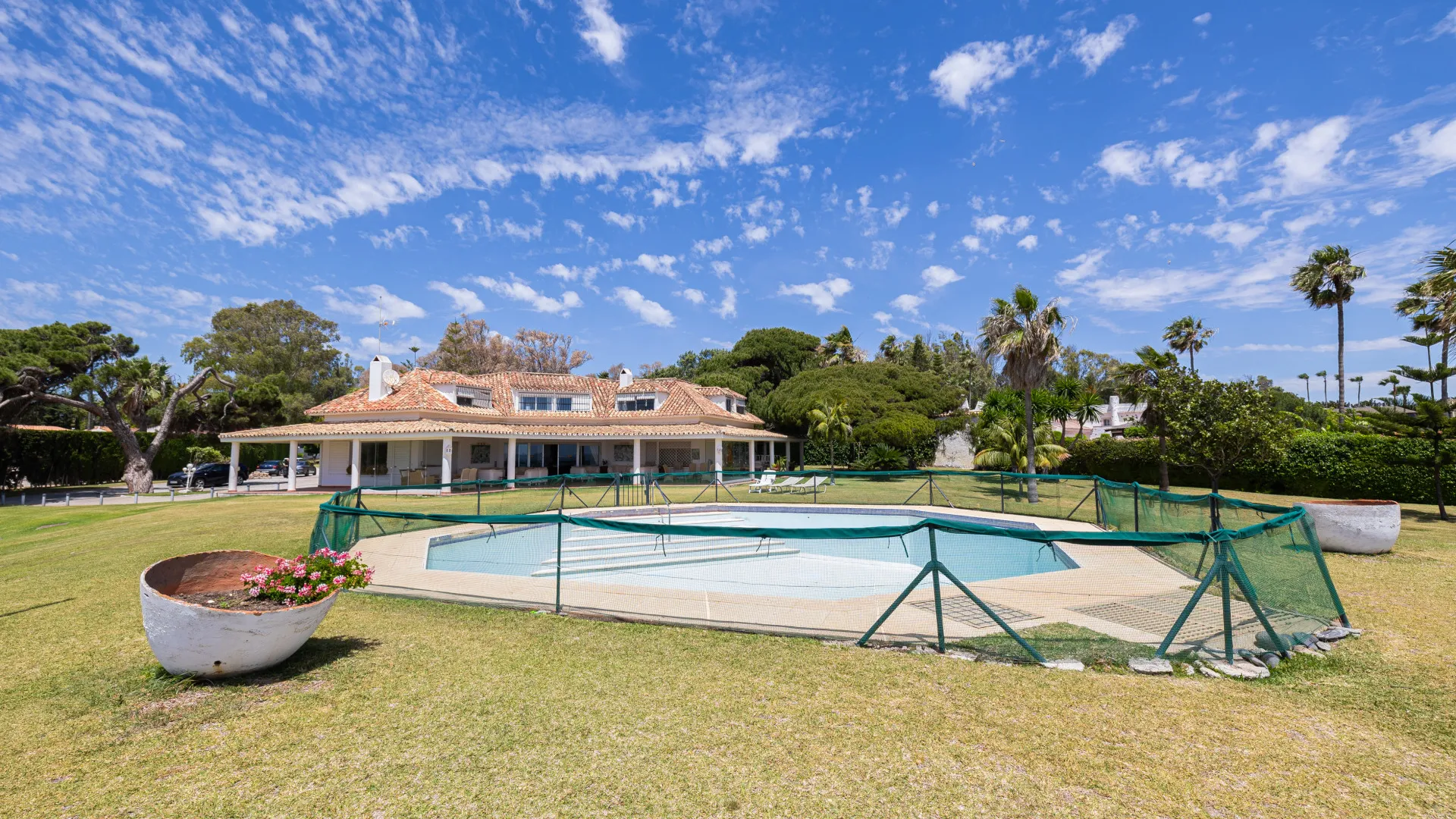 Villa en venta de 4 dormitorios en Guadalmina Baja