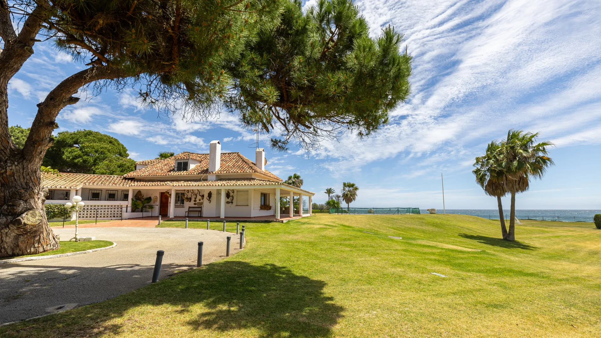 Villa en venta de 4 dormitorios en Guadalmina Baja