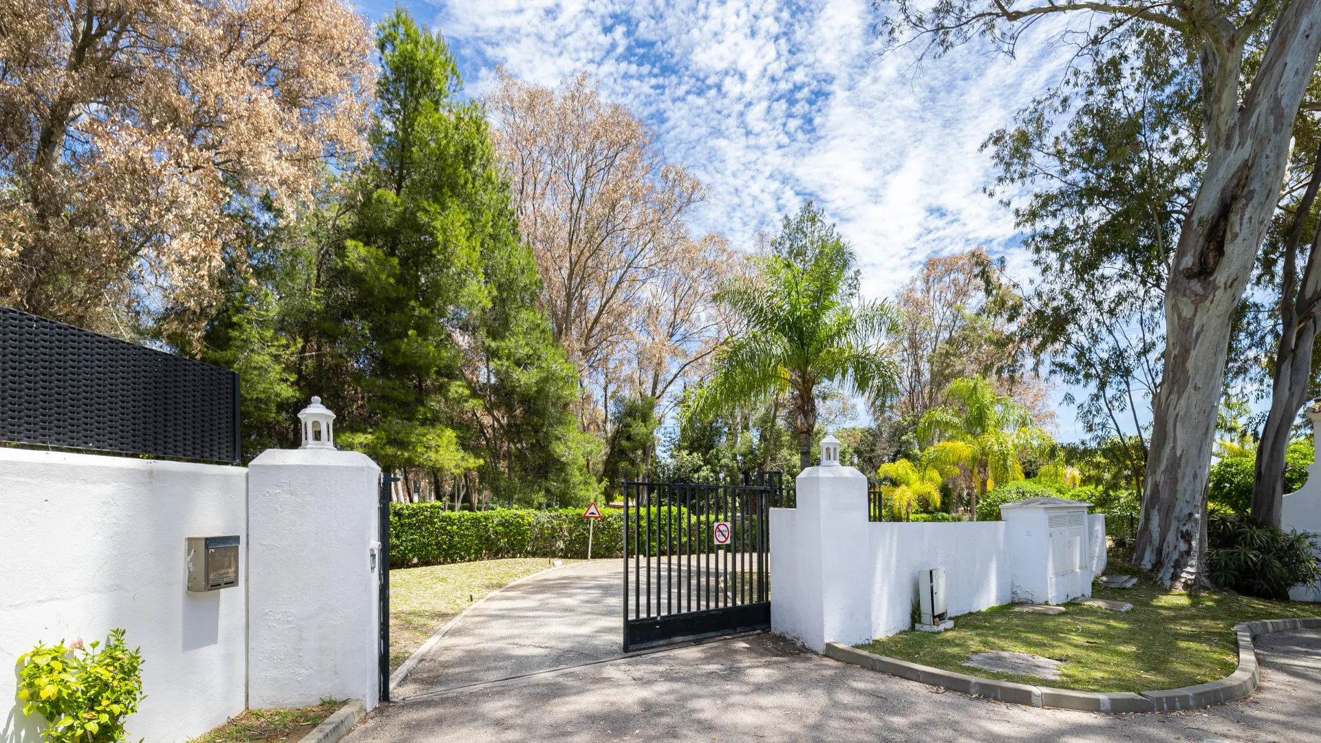 Villa en venta de 4 dormitorios en Guadalmina Baja